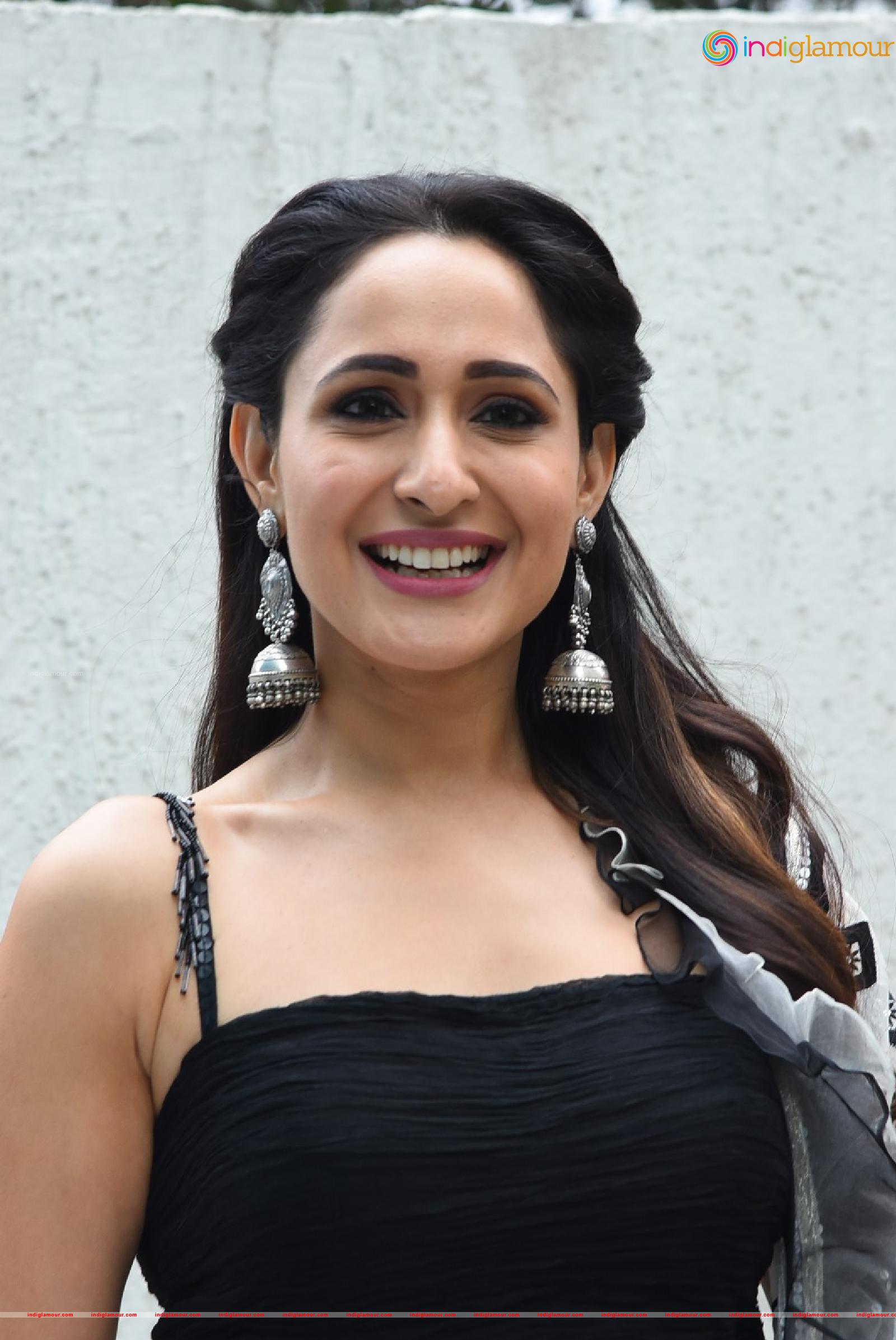 Pragya Jaiswal Actress hd photo
