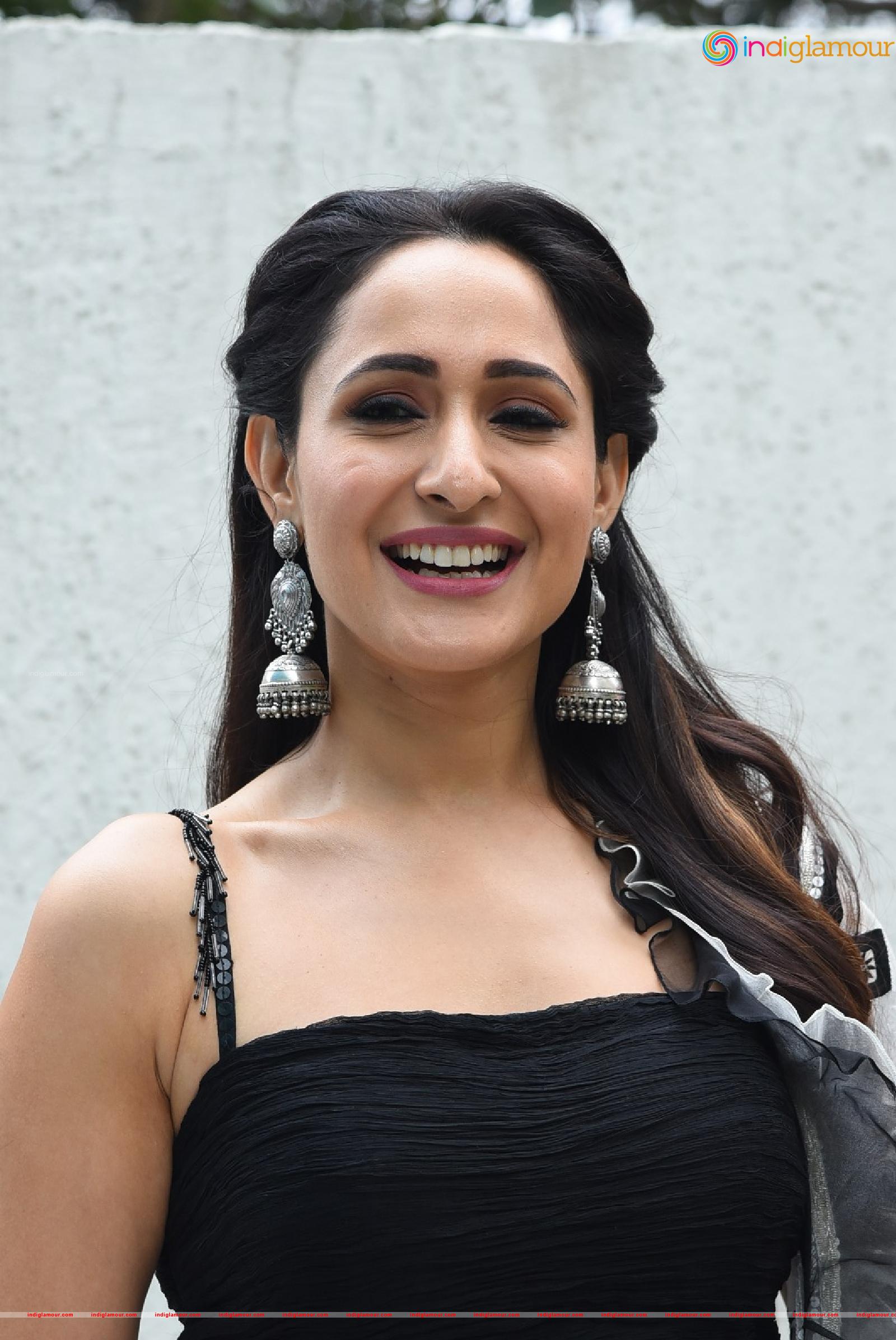 Pragya Jaiswal Actress hd photo