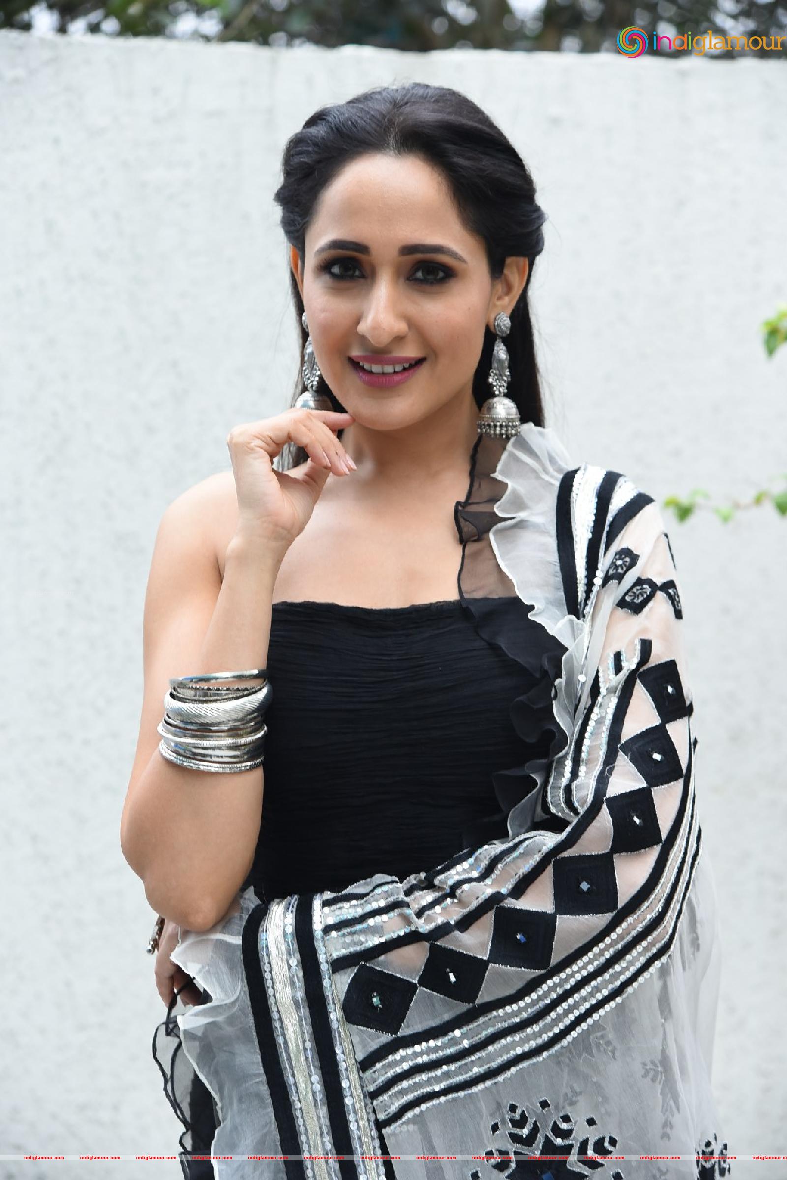 Pragya Jaiswal Actress hd photo