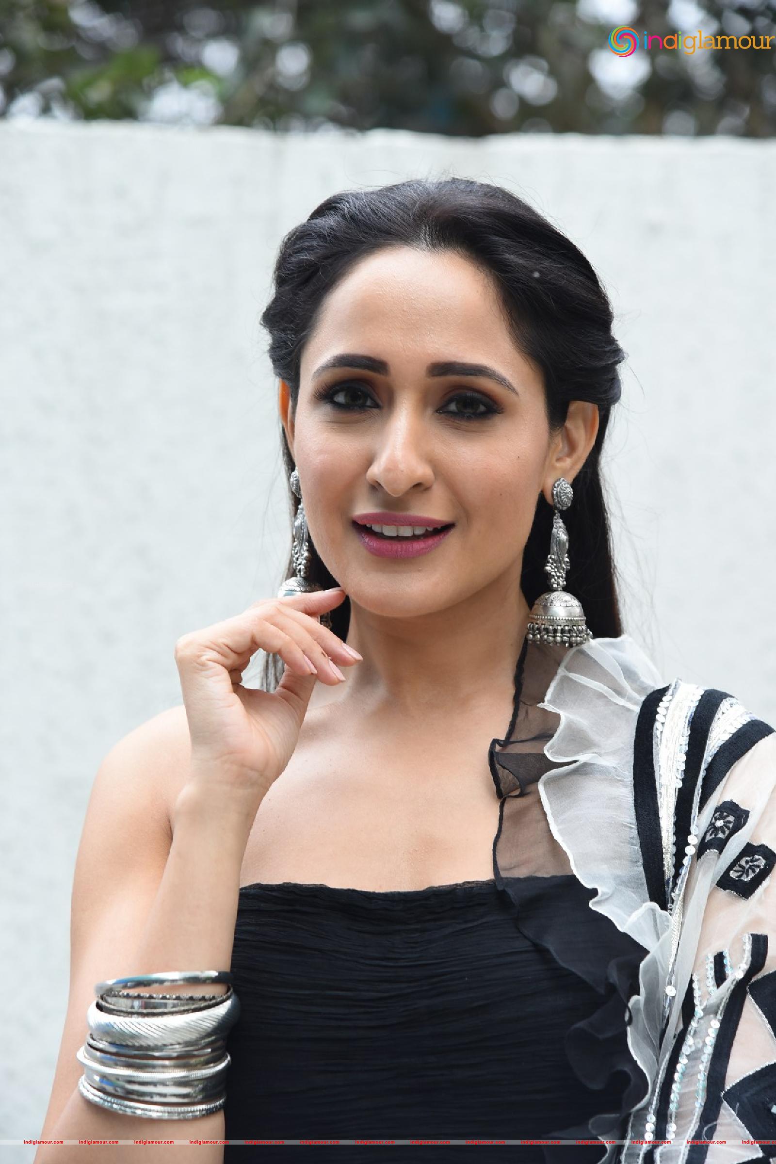 Pragya Jaiswal Actress hd photo
