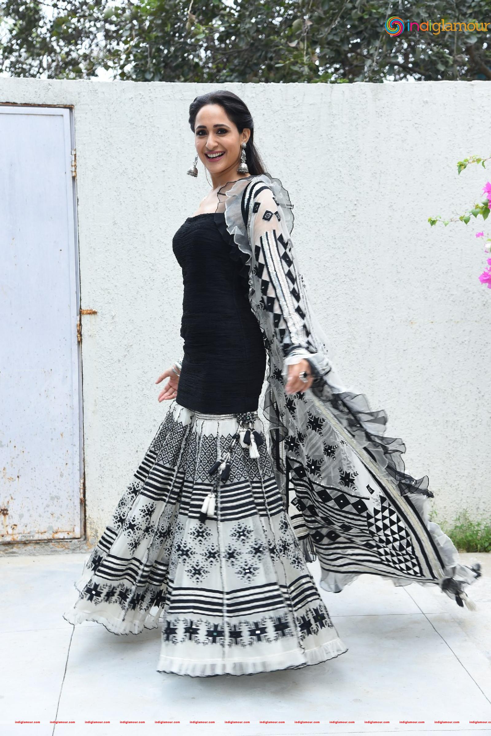 Pragya Jaiswal Actress hd photo
