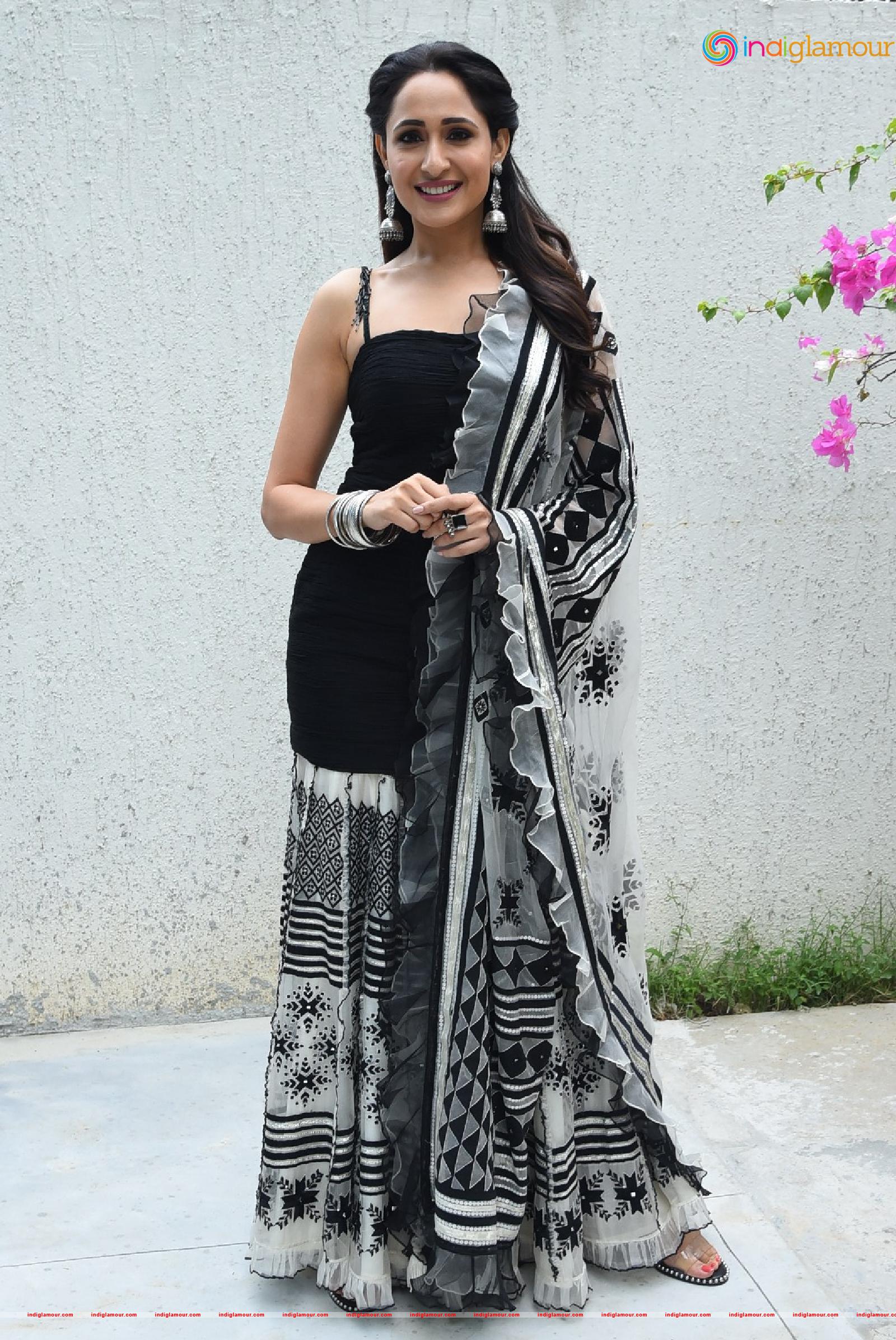 Pragya Jaiswal Actress hd photo