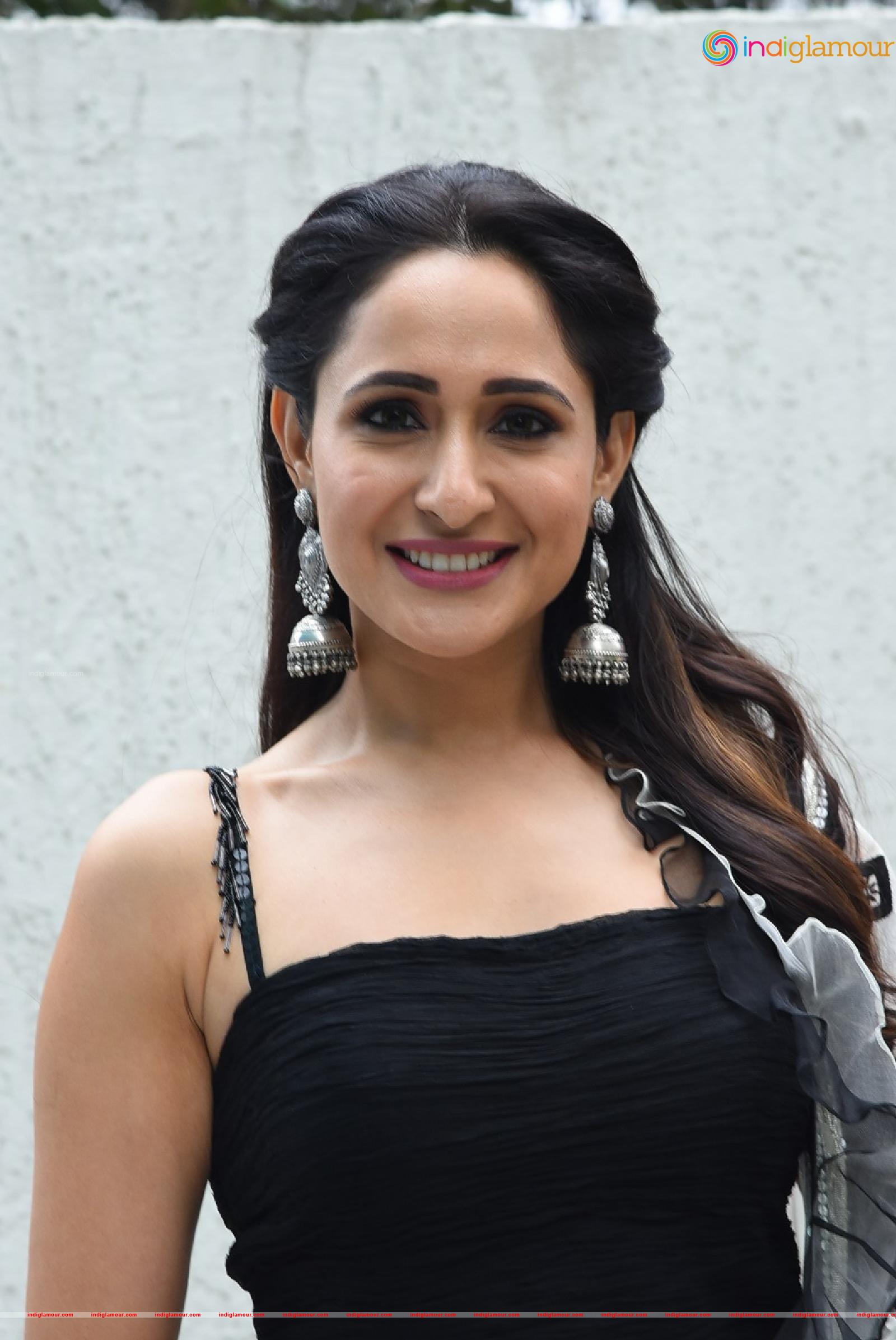 Pragya Jaiswal Actress hd photo