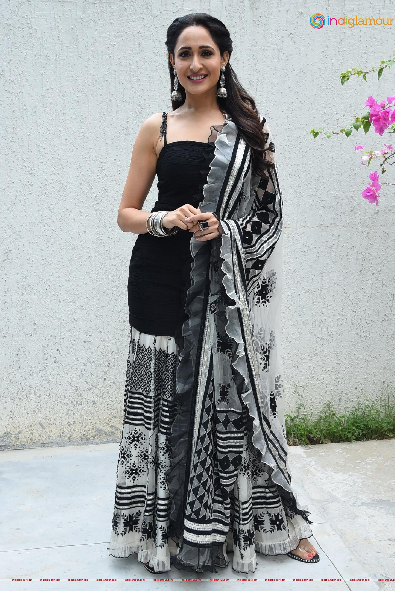 Pragya Jaiswal Actress hd photo