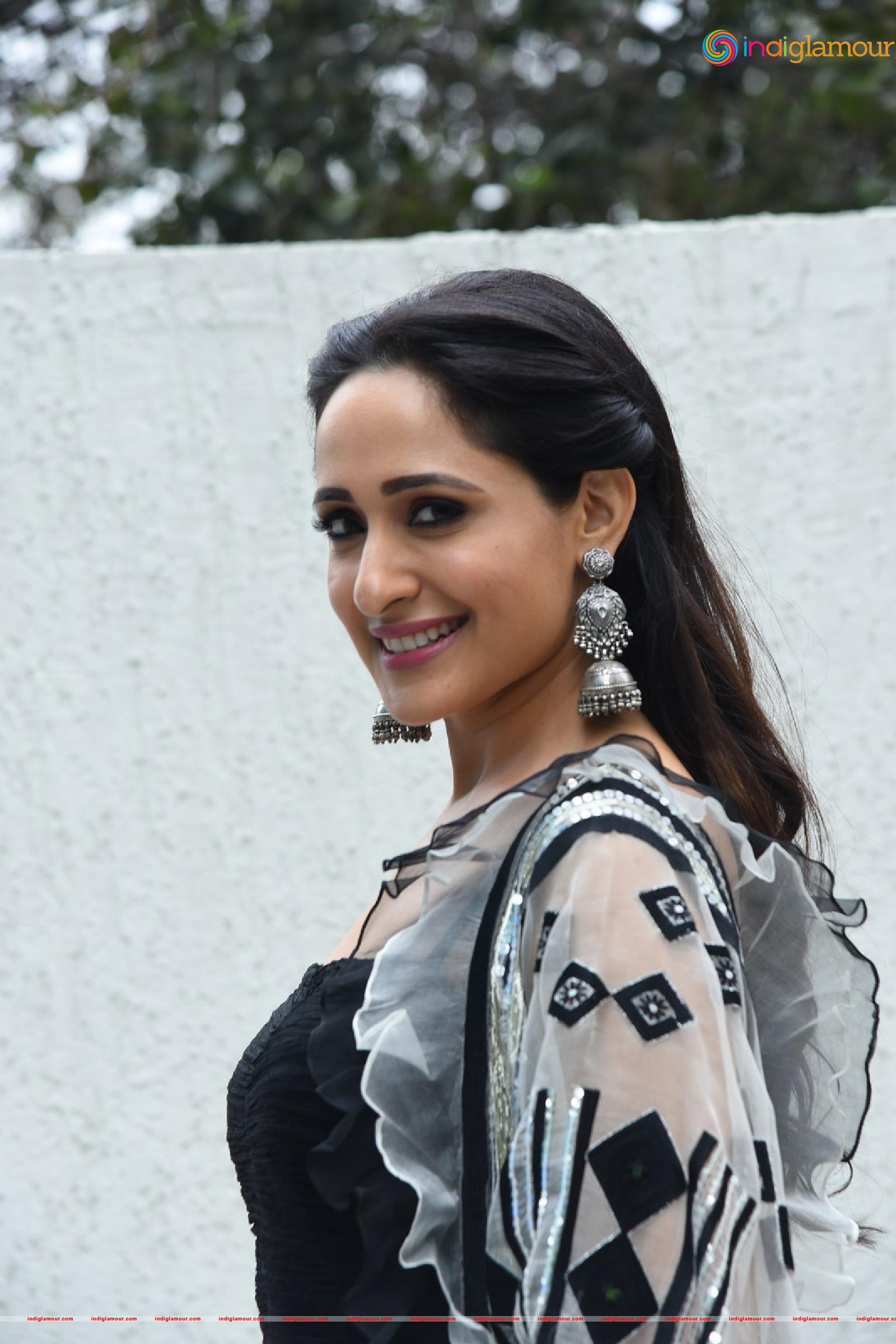 Pragya Jaiswal Actress hd photo