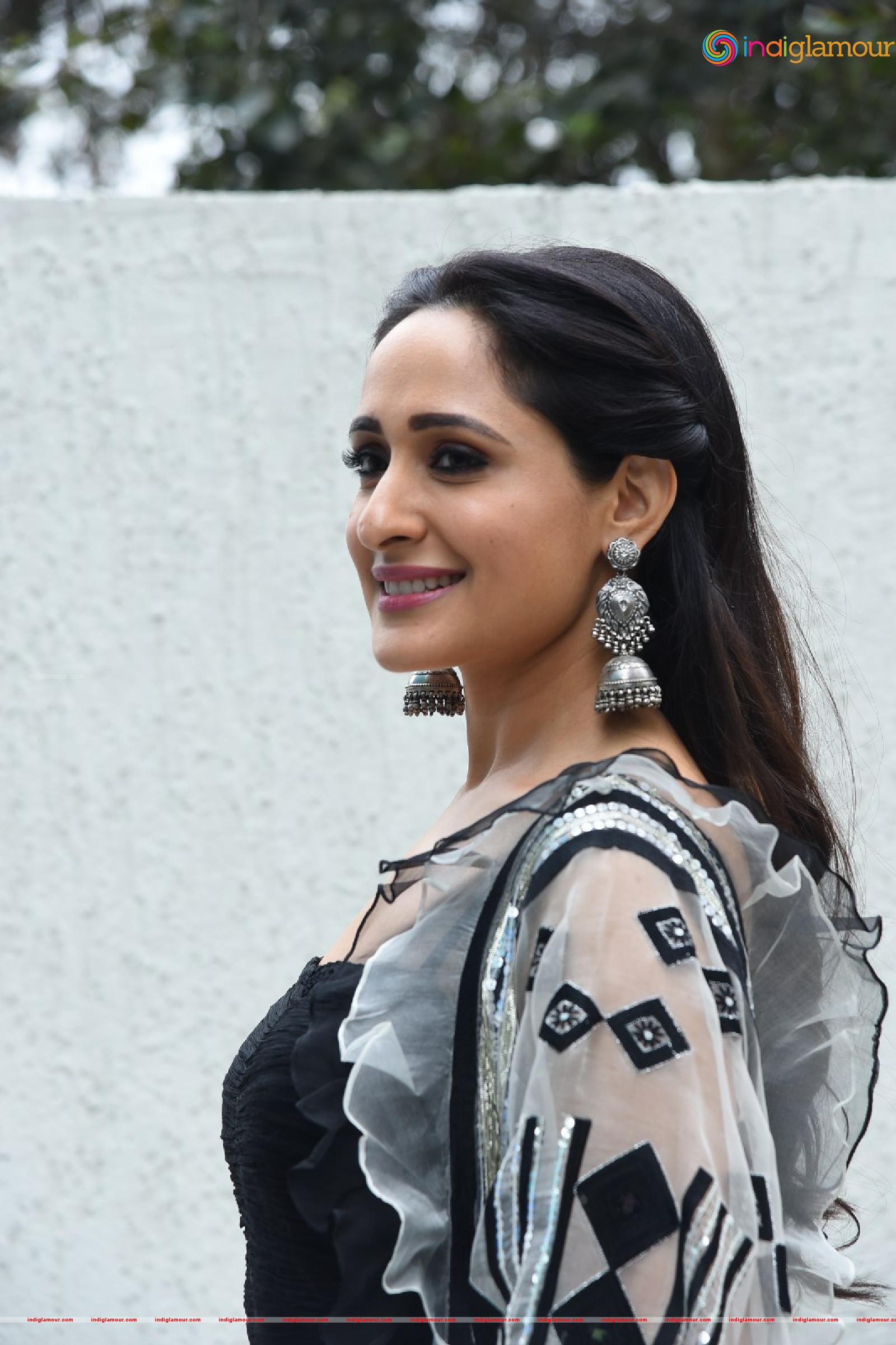Pragya Jaiswal Actress hd photo