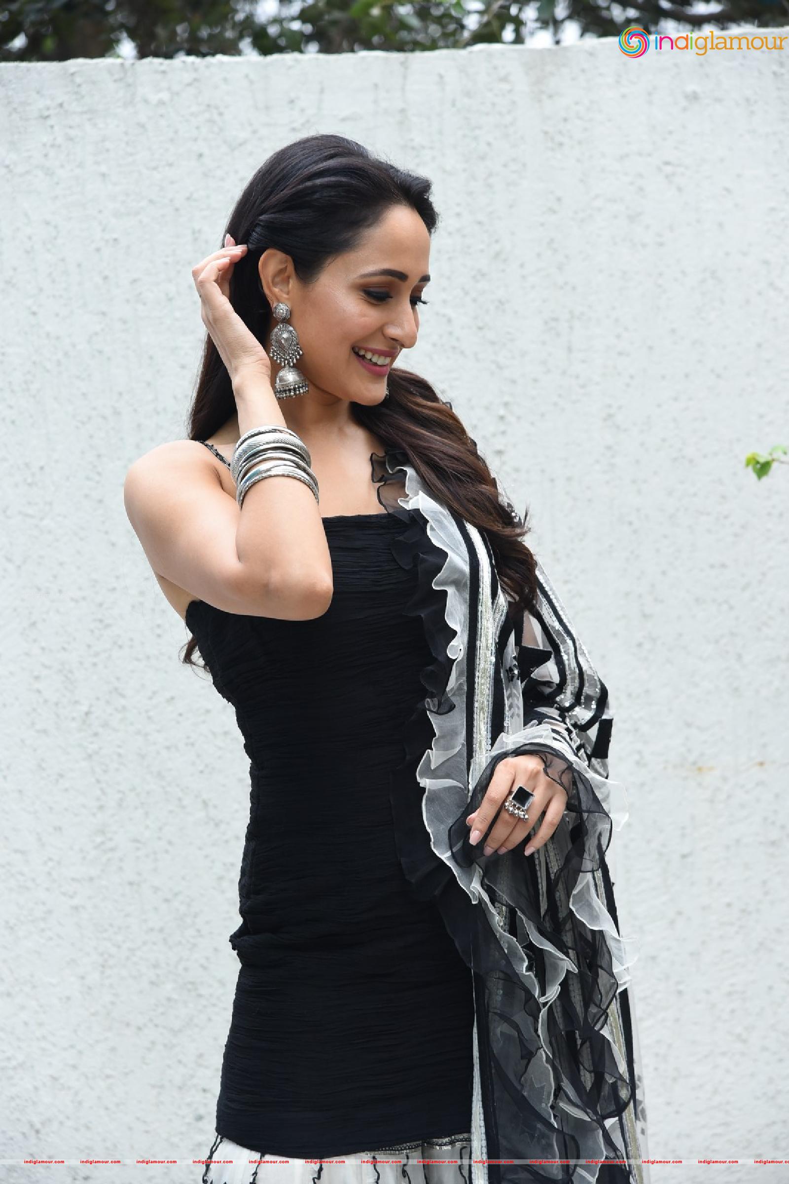 Pragya Jaiswal Actress hd photo