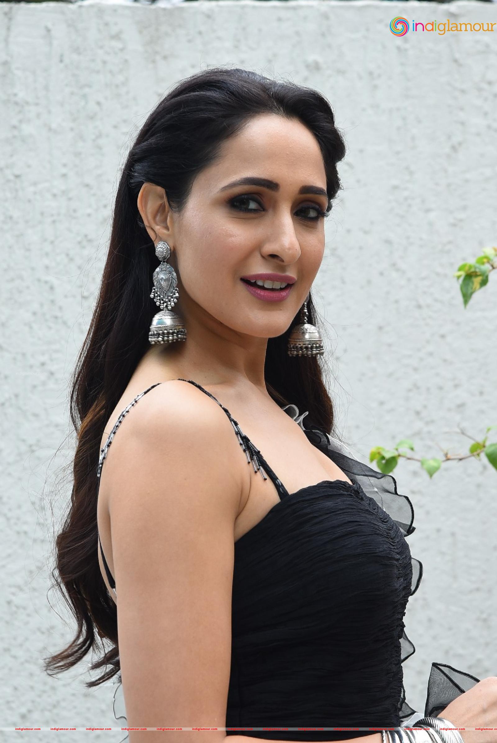 Pragya Jaiswal Actress hd photo