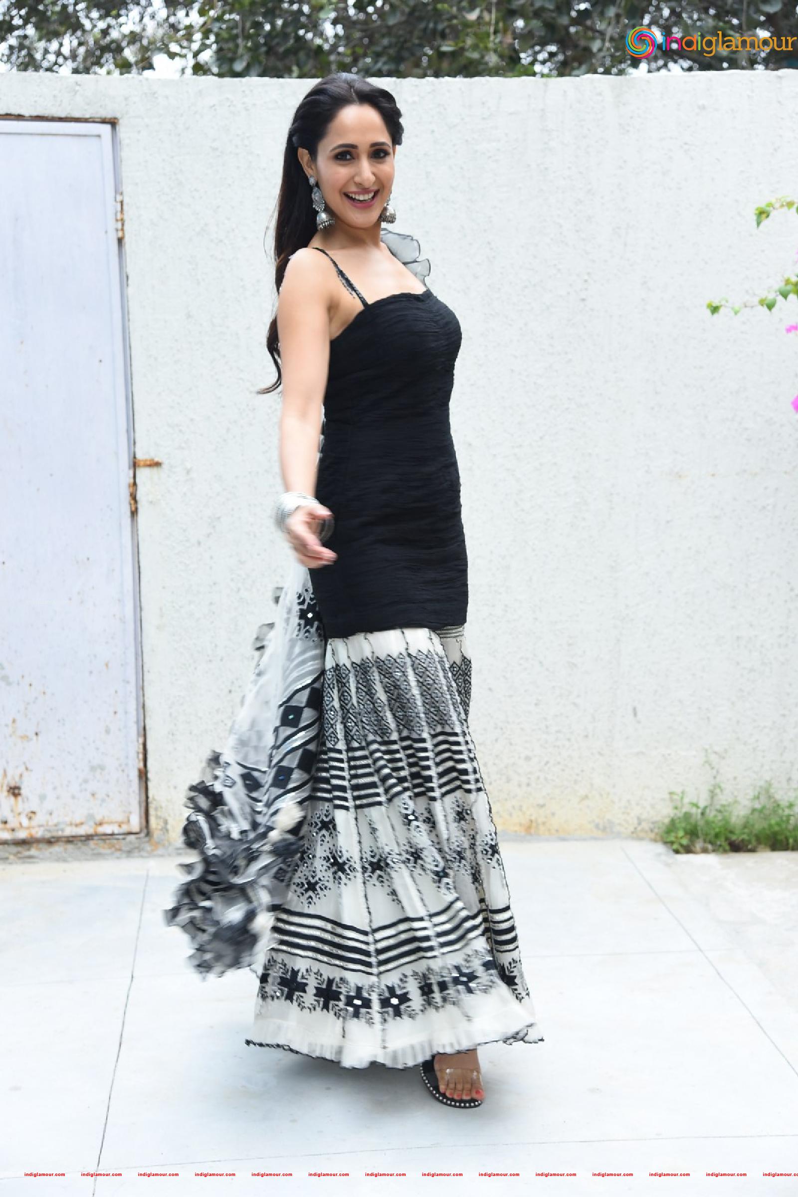 Pragya Jaiswal Actress hd photo