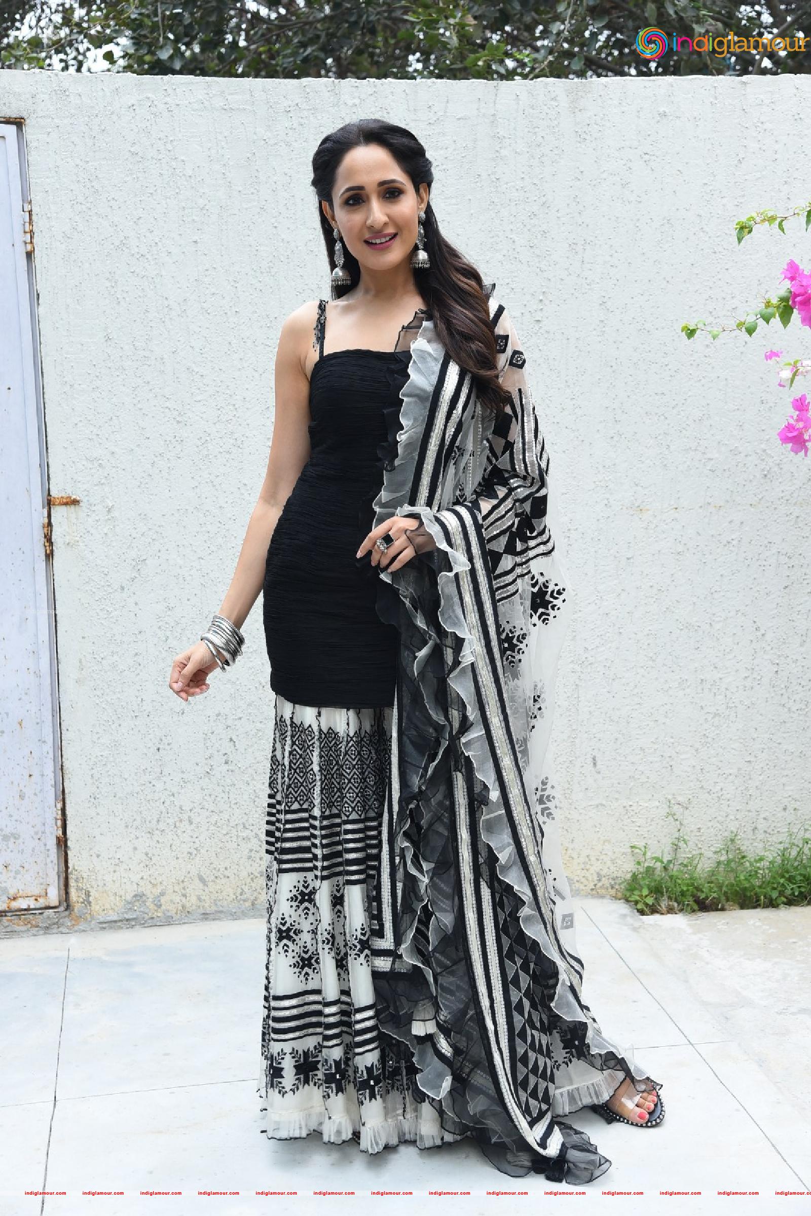 Pragya Jaiswal Actress hd photo