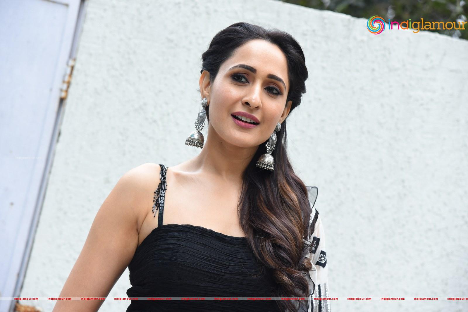 Pragya Jaiswal Actress hd photo