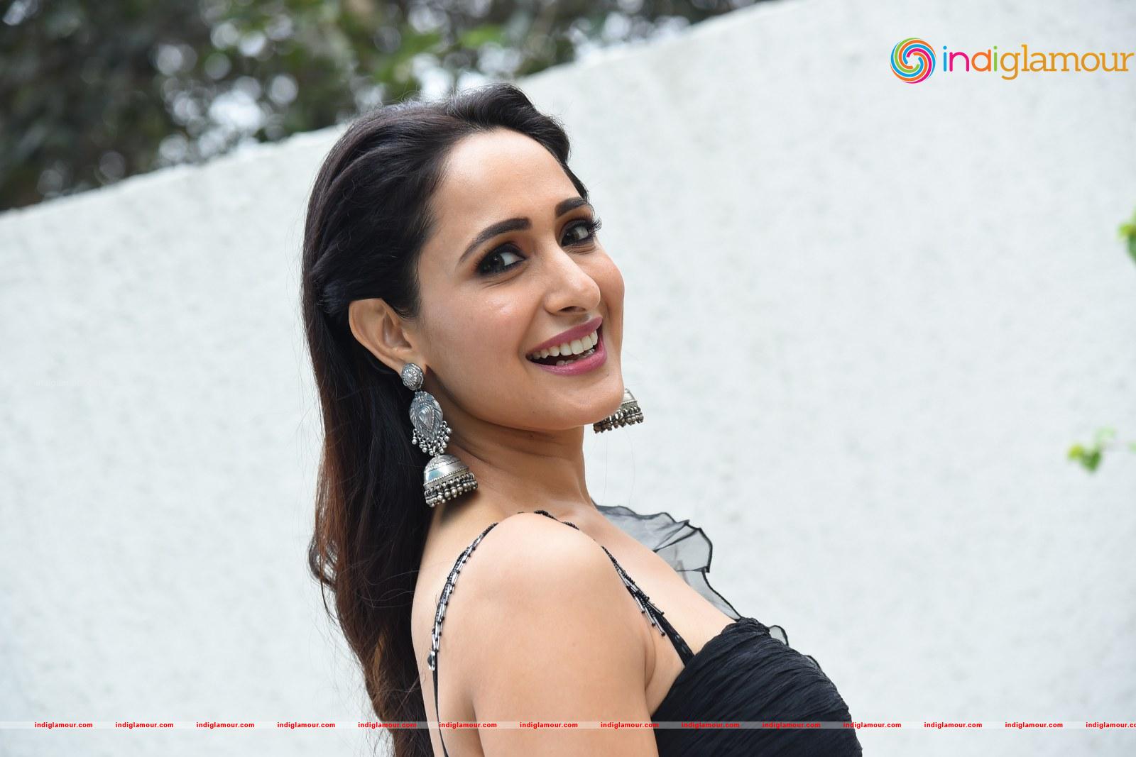 Pragya Jaiswal Actress hd photo
