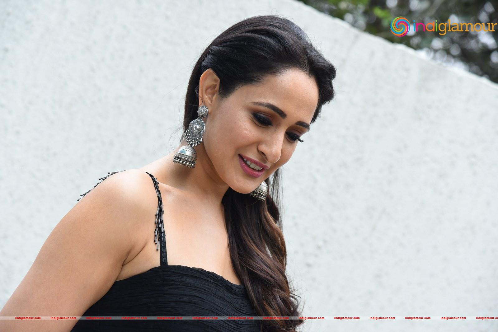 Pragya Jaiswal Actress hd photo