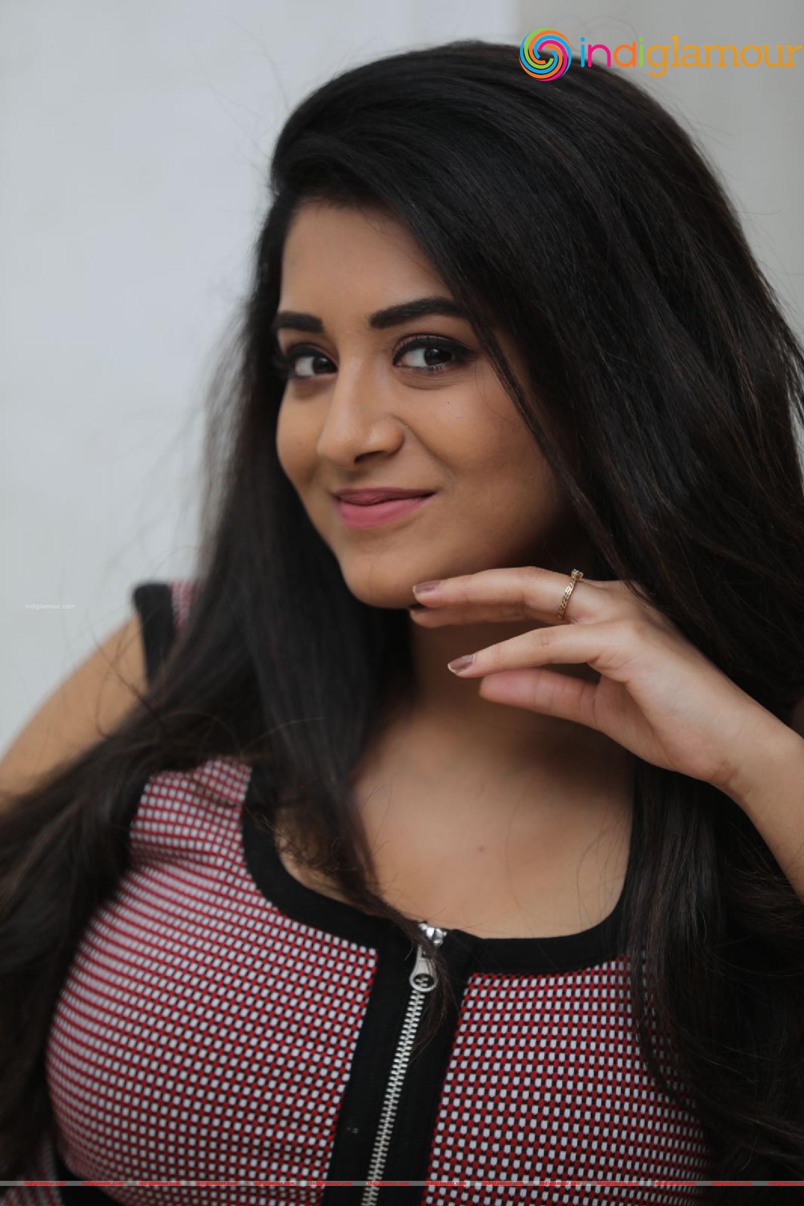 Rashi Singh Actress hd photo