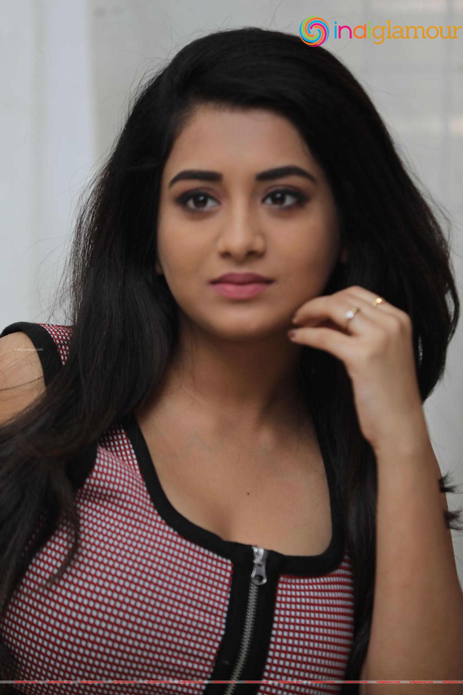 Rashi Singh Actress hd photo