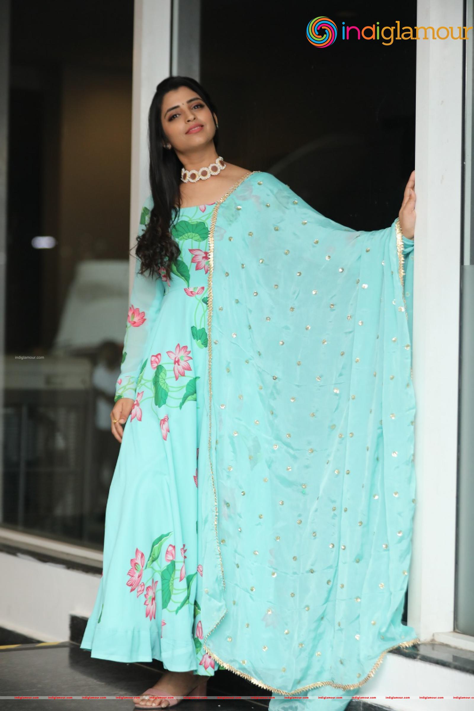 Syamala Actress hd photo