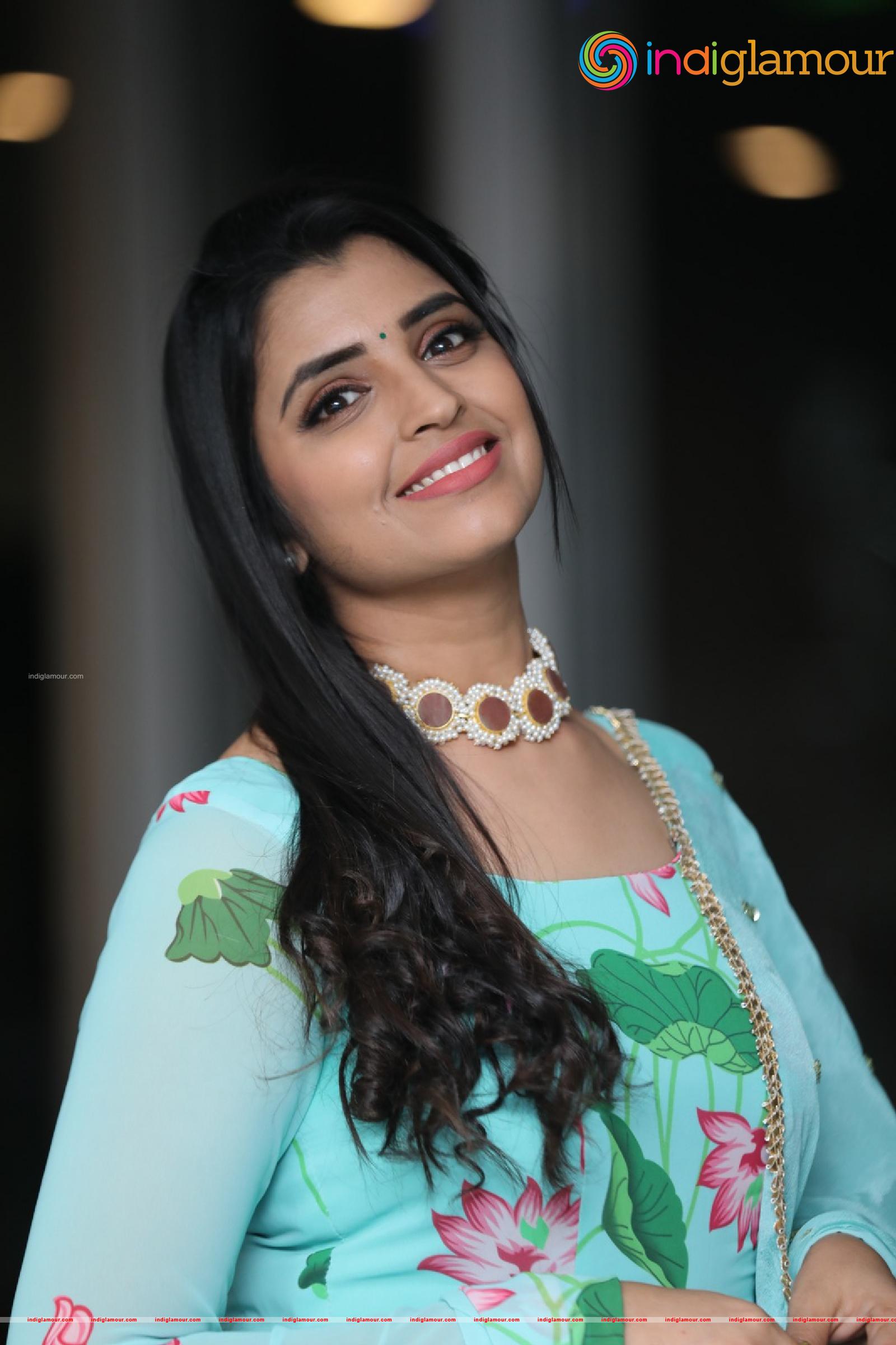 Syamala Actress hd photo