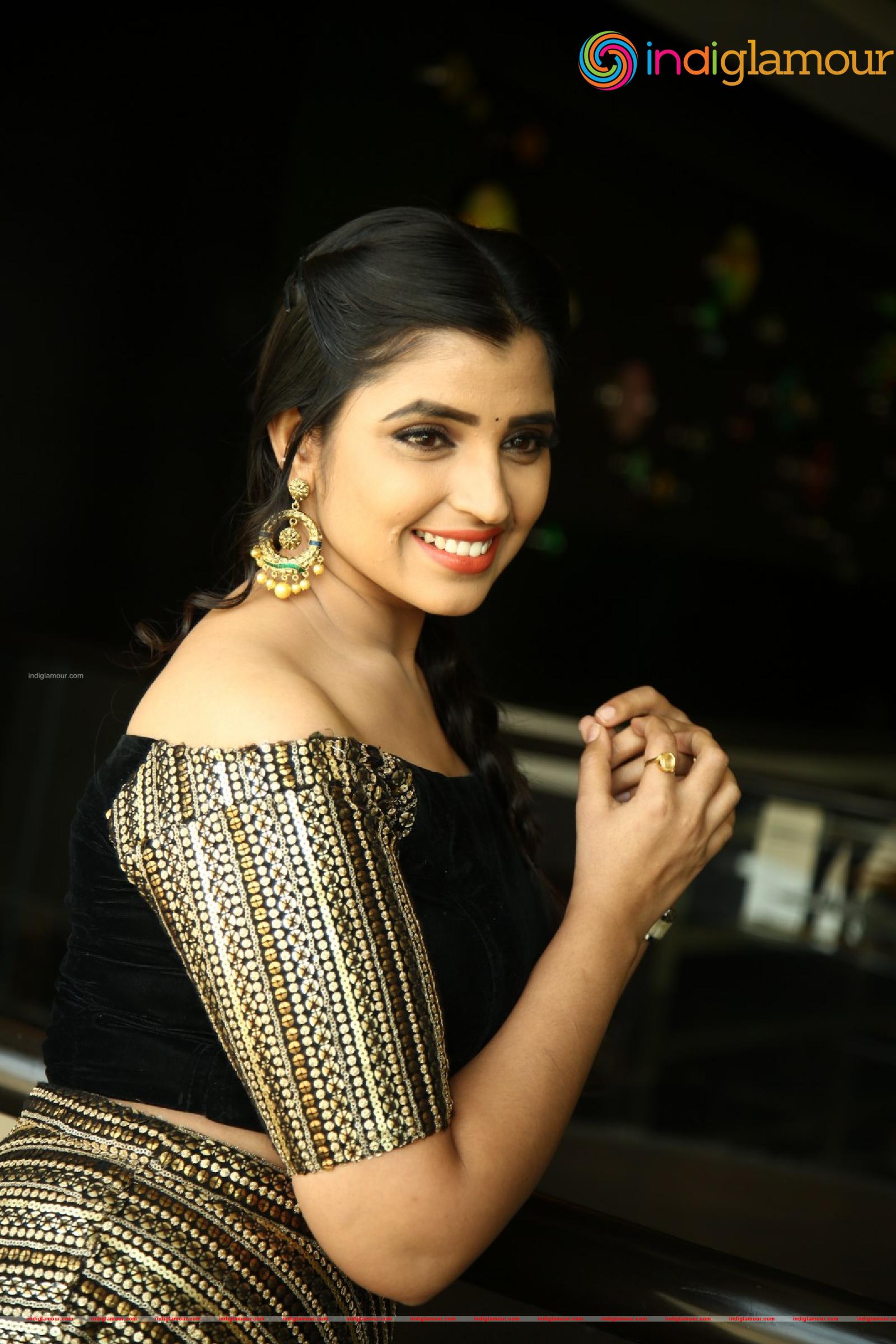 Syamala Actress hd photo