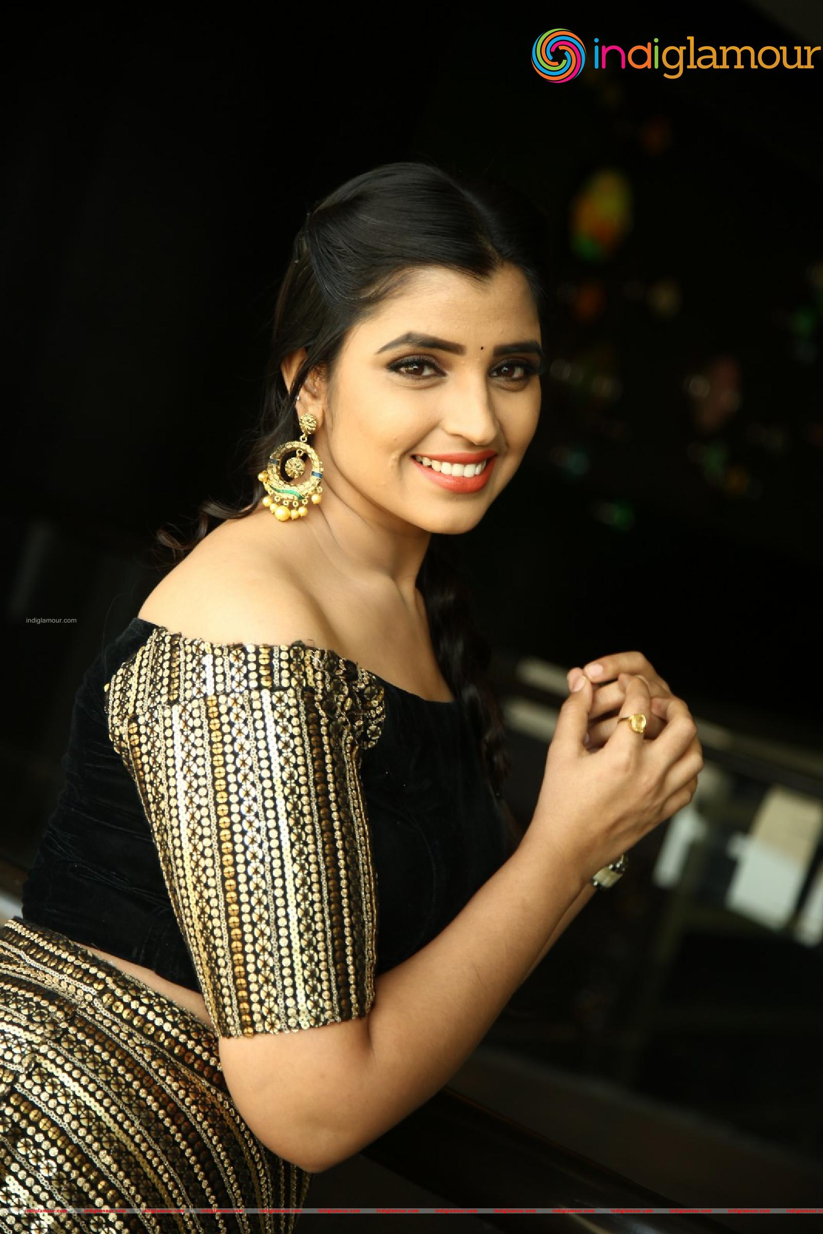 Syamala Actress hd photo