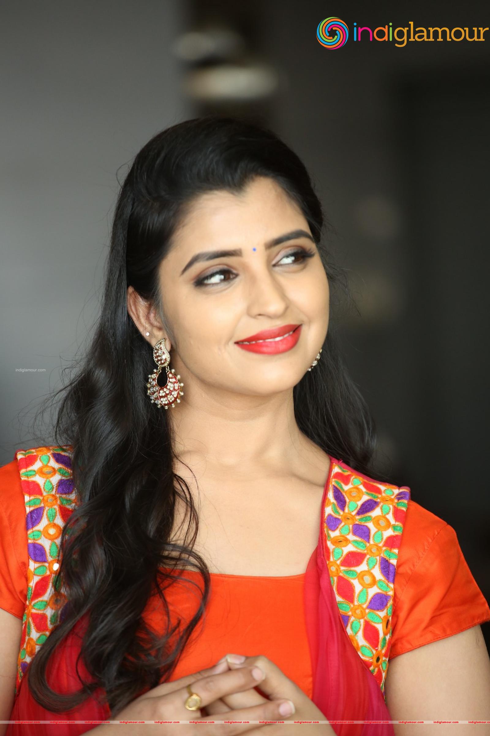 Syamala Actress hd photo