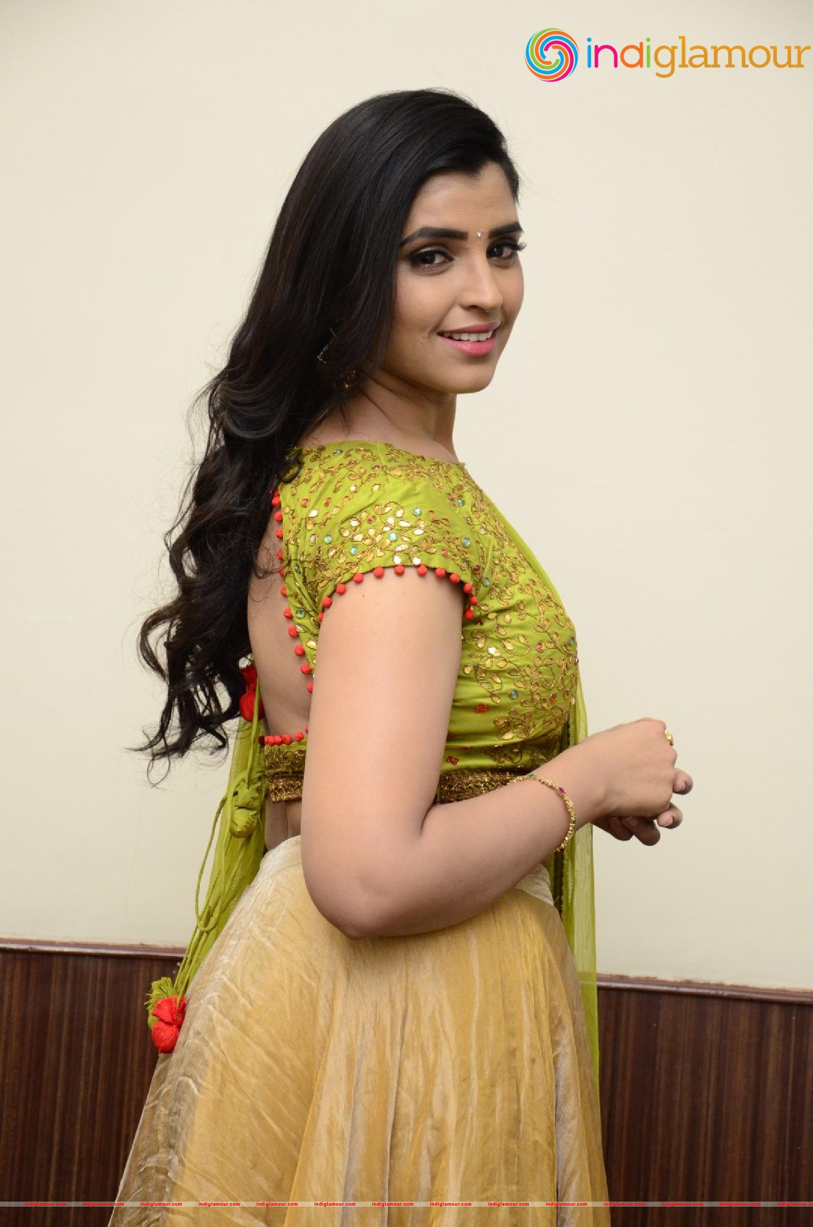 Syamala Actress hd photo