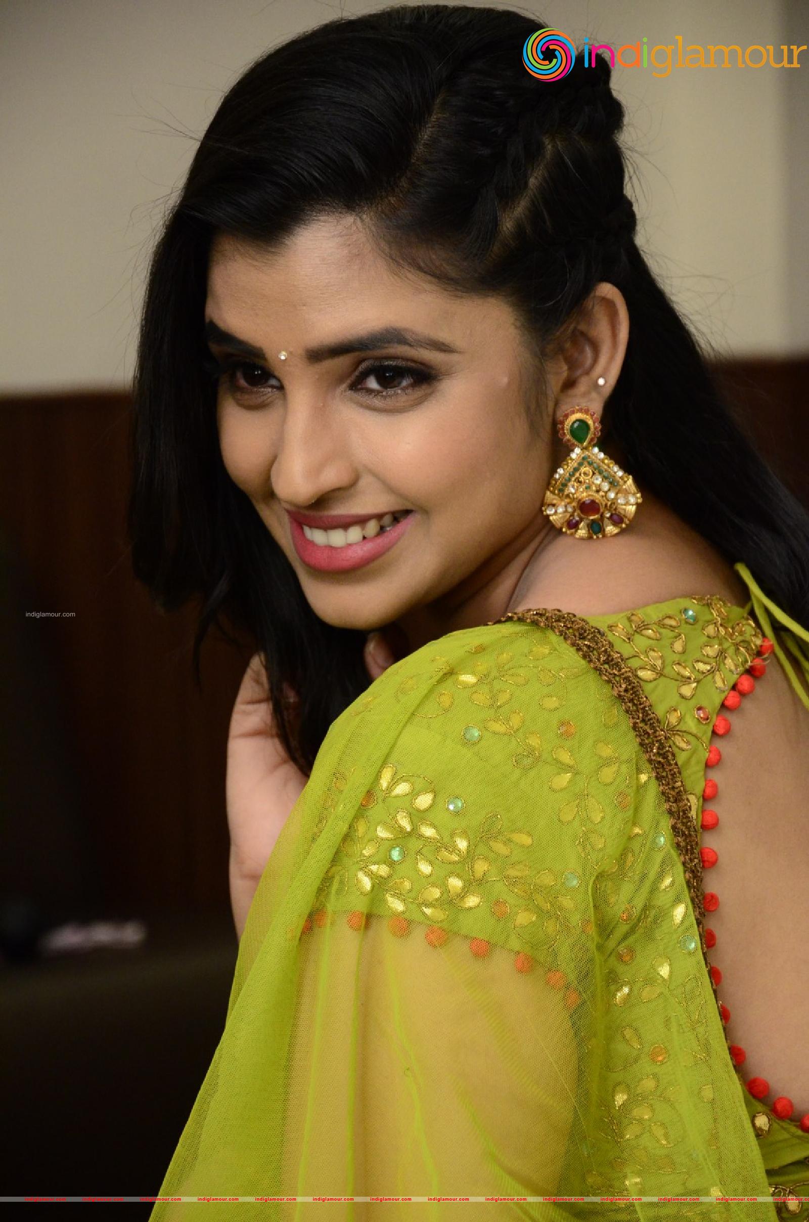 Syamala Actress hd photo
