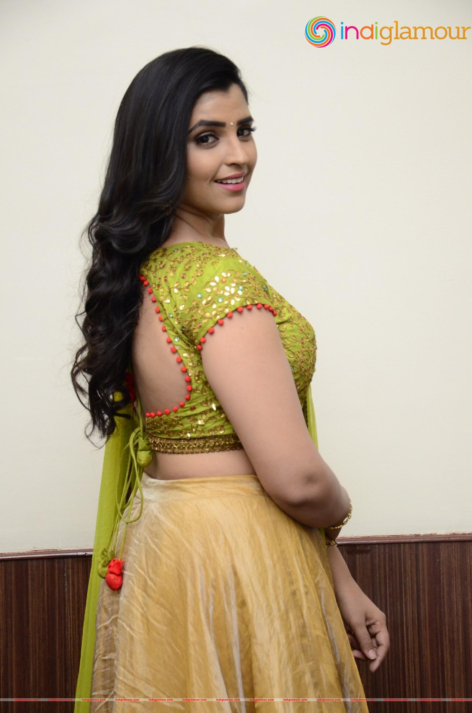 Syamala Actress hd photo