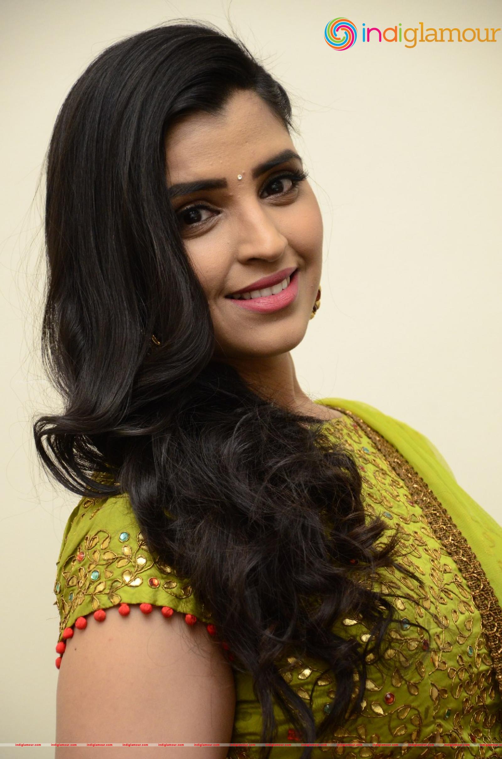 Syamala Actress hd photo