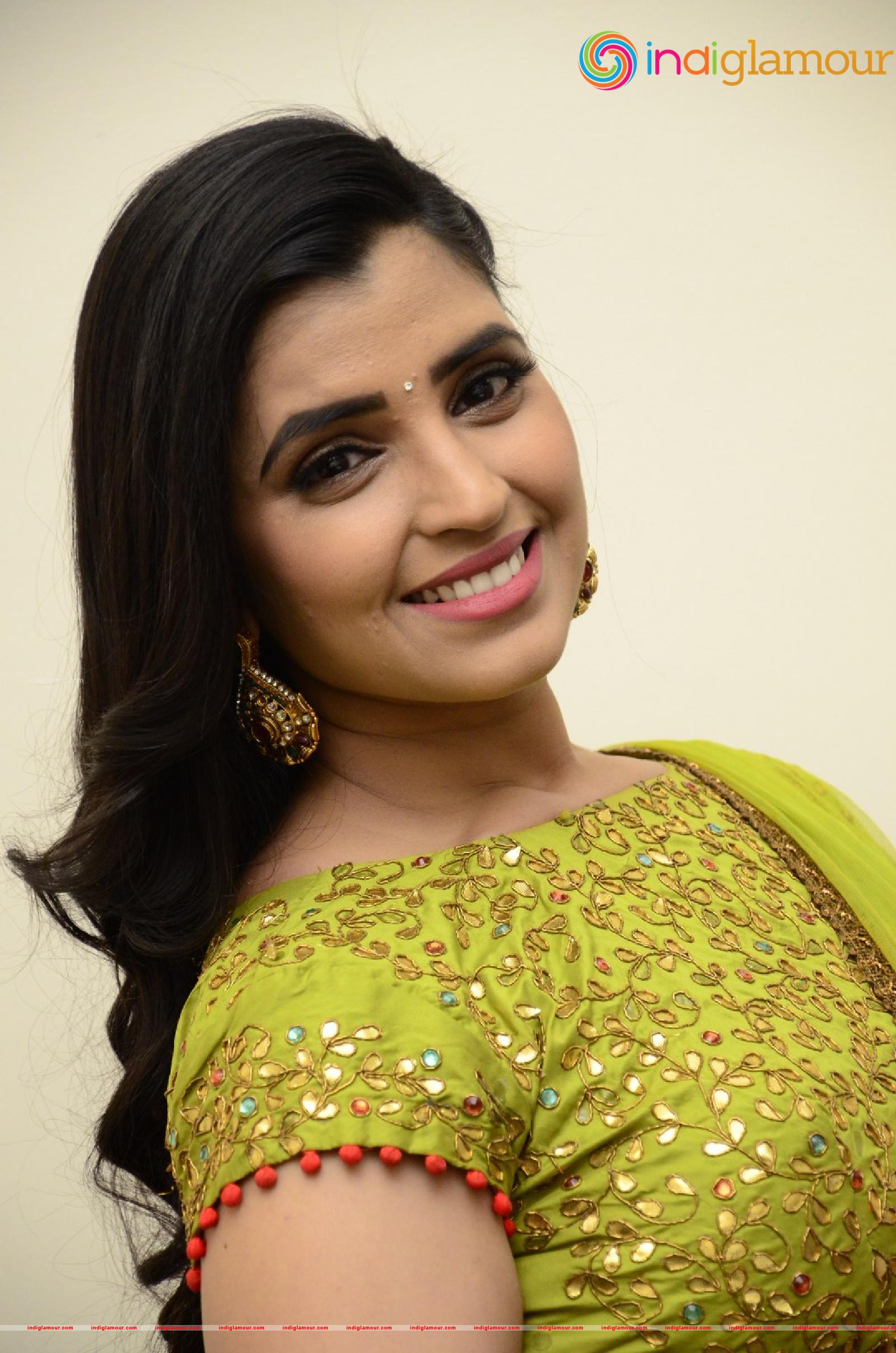 Syamala Actress hd photo