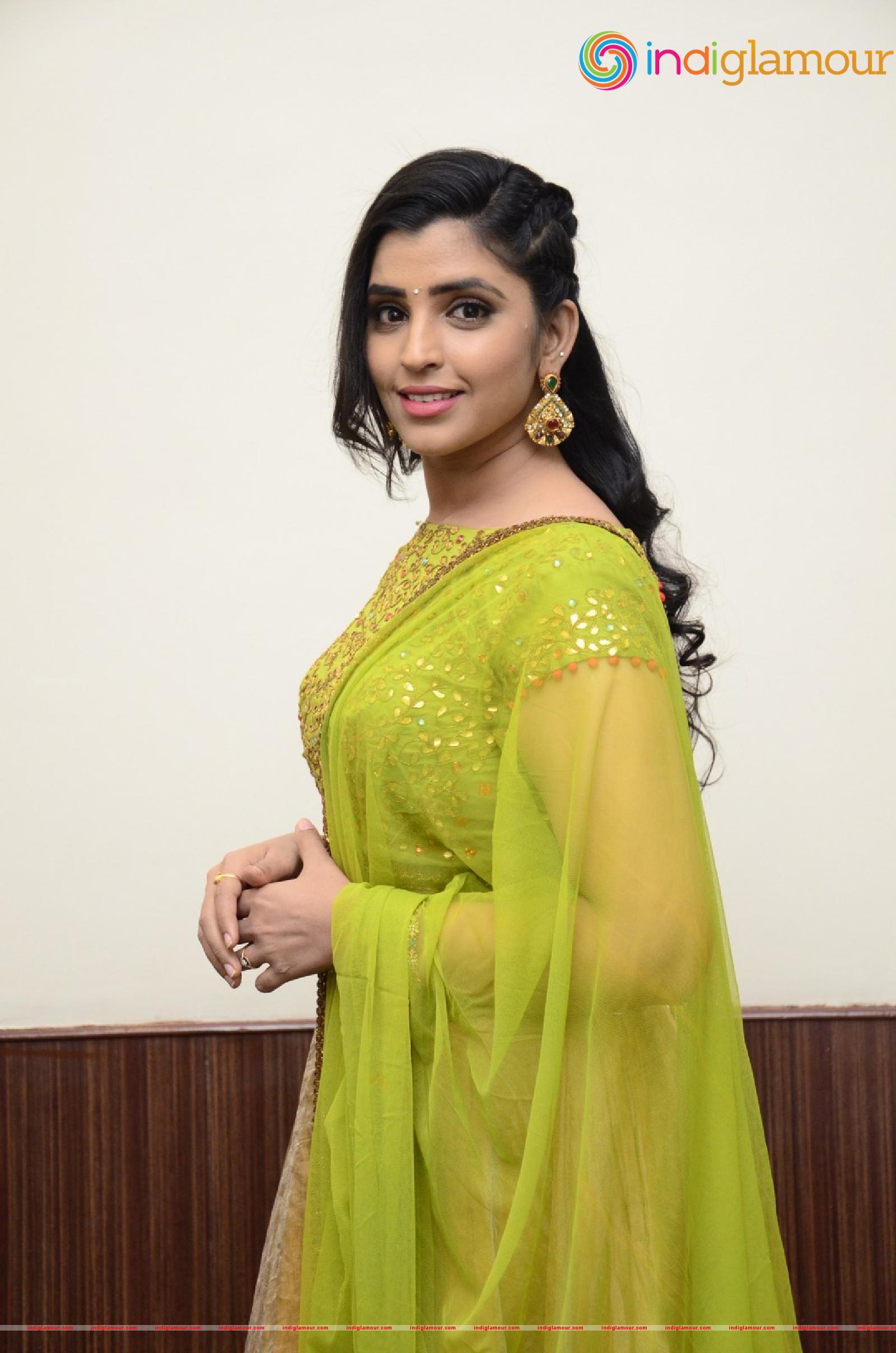 Syamala Actress hd photo