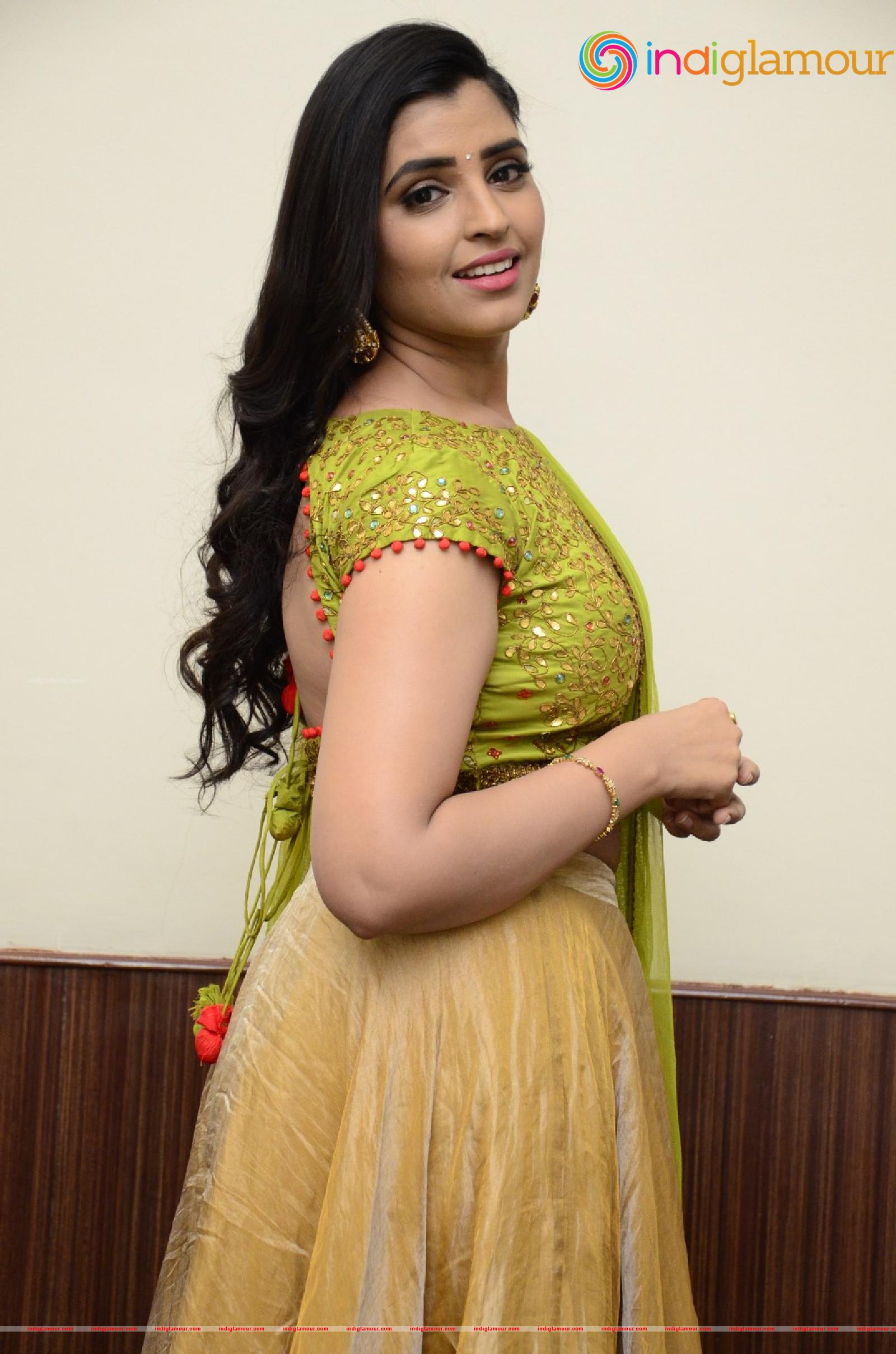 Syamala Actress hd photo