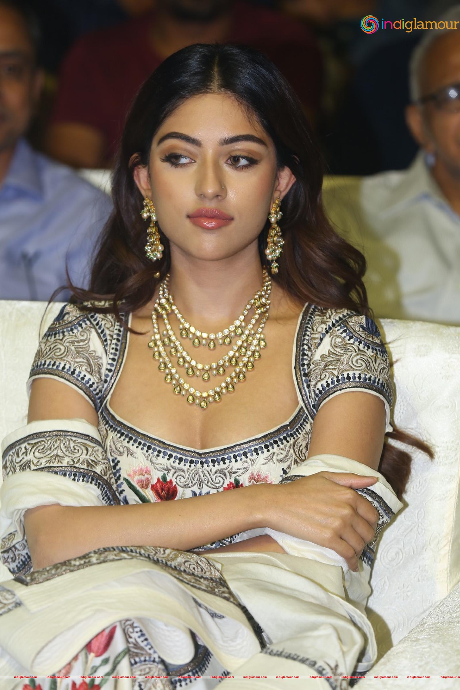Anu Emmanuel Actress hd photo