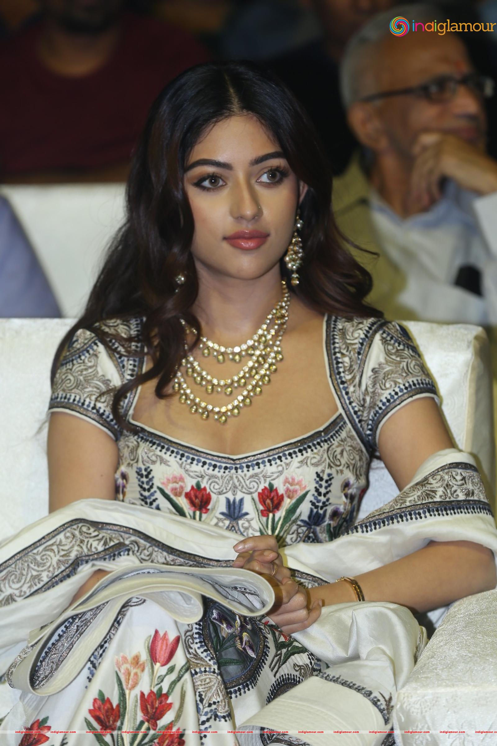 Anu Emmanuel Actress hd photo