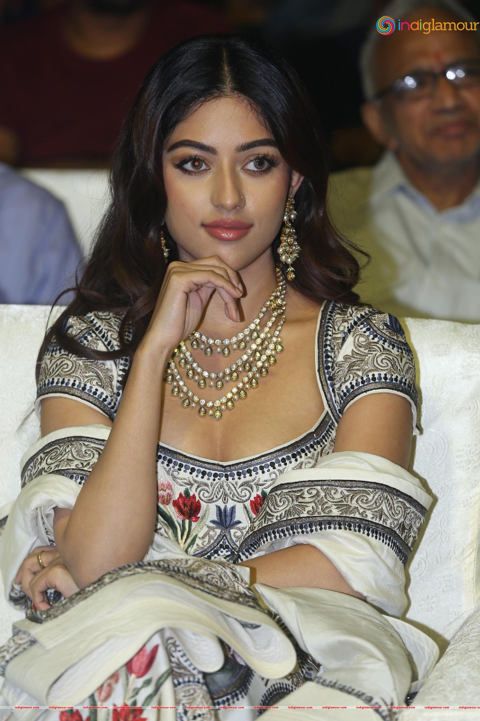 Anu Emmanuel Actress hd photo