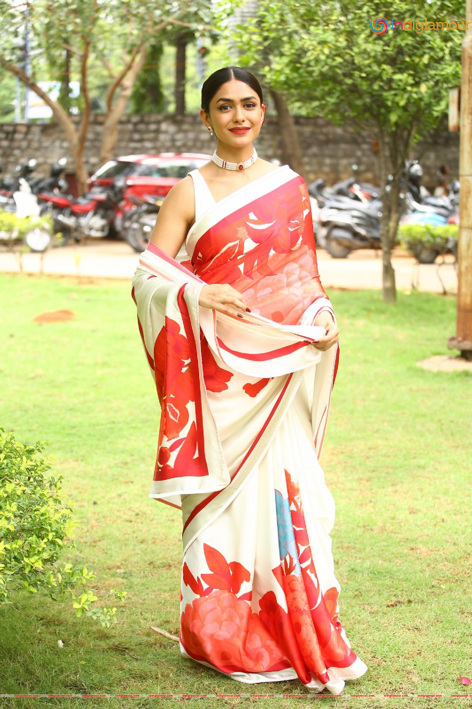 Mrunal Thakur photos
