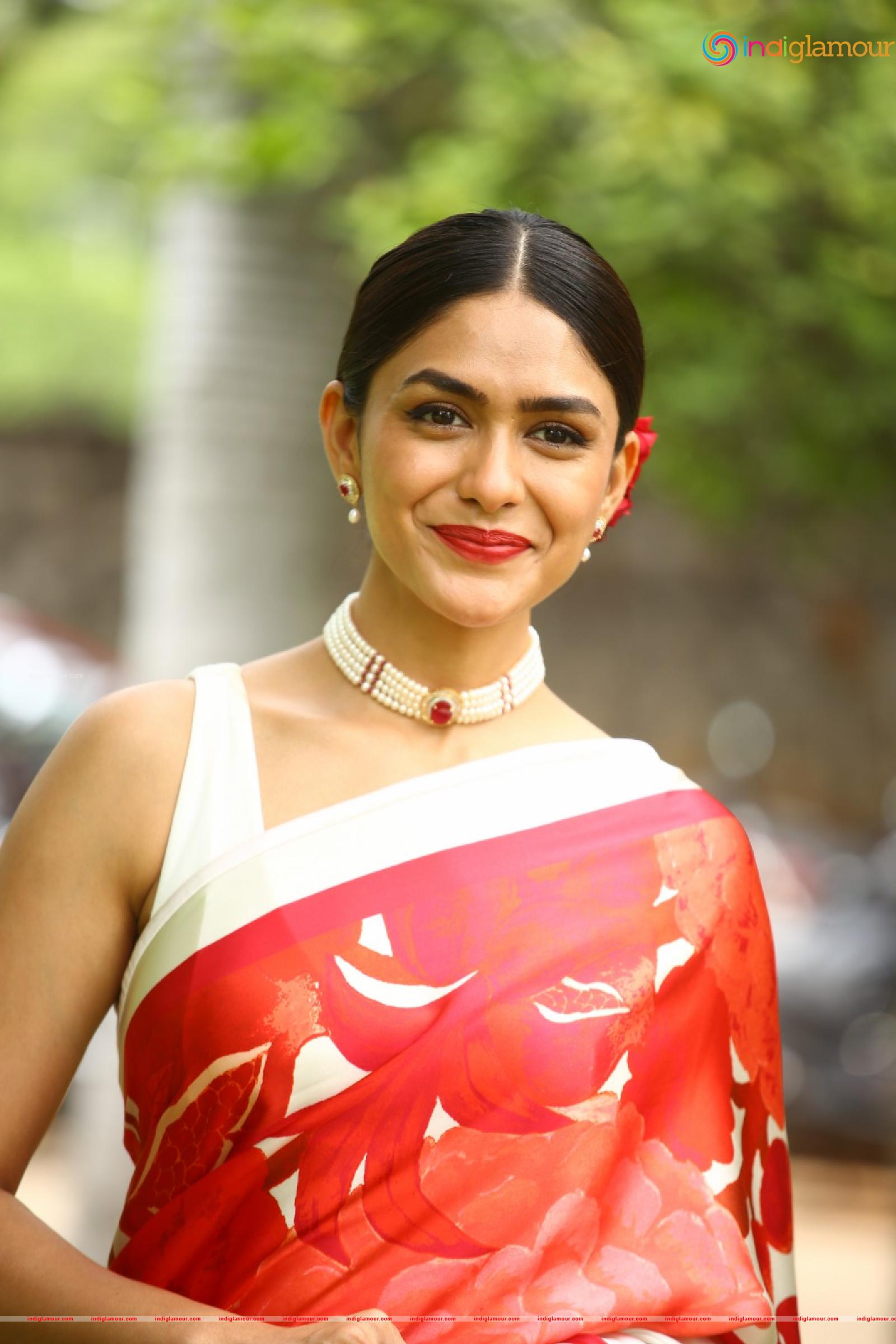 Mrunal Thakur Actress hd photo