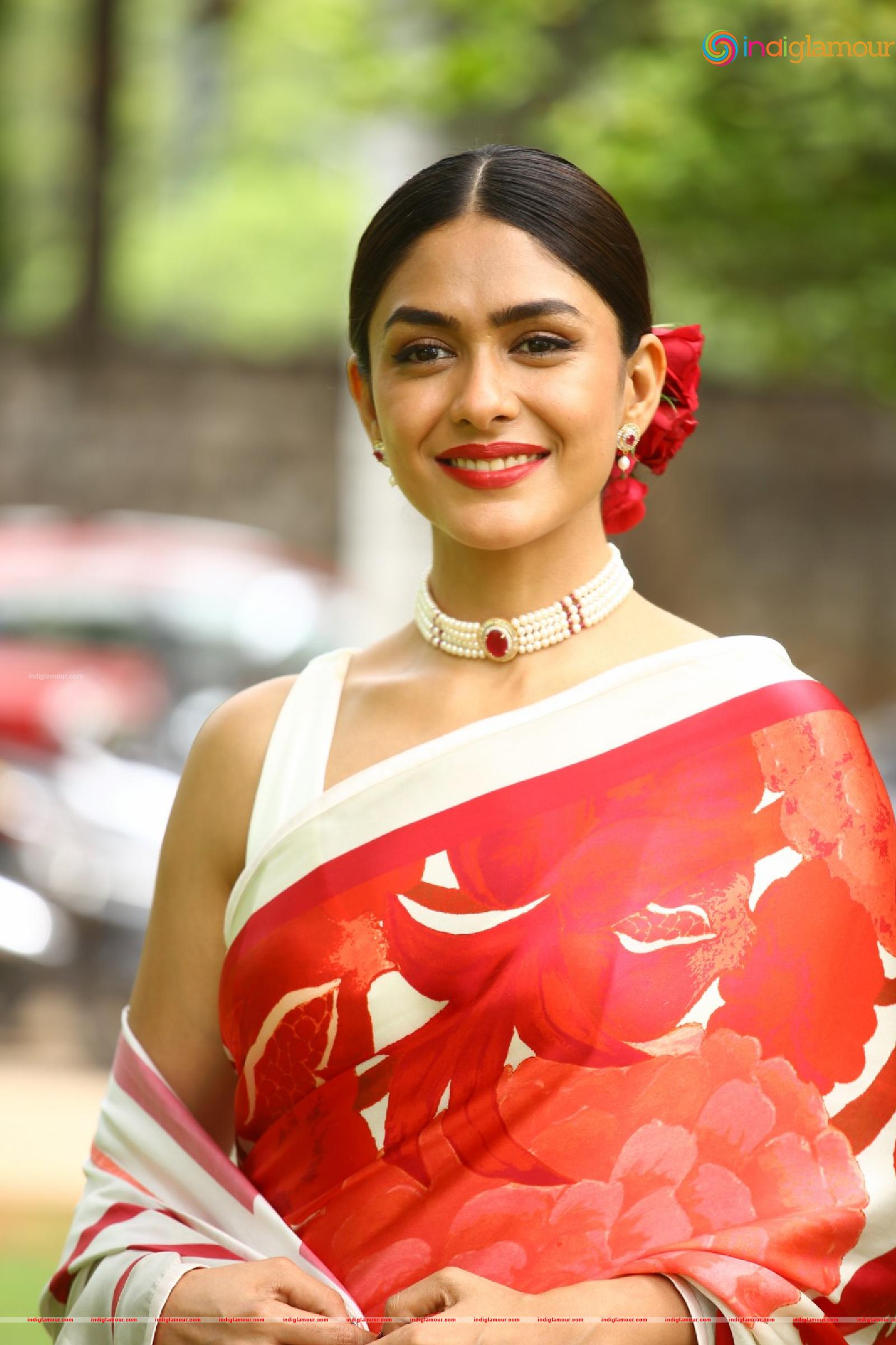 Mrunal Thakur Actress hd photo