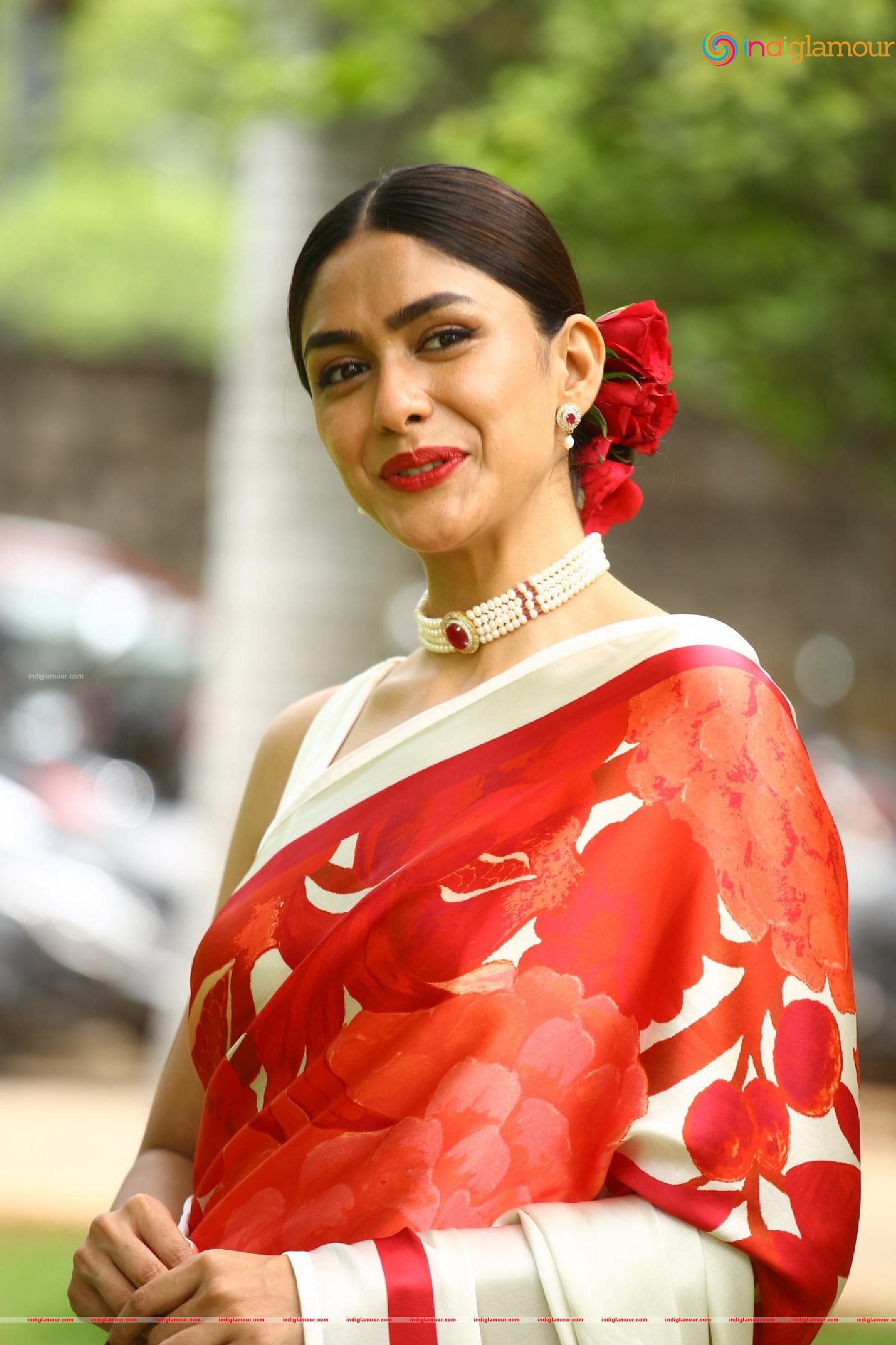 Mrunal Thakur Actress hd photo