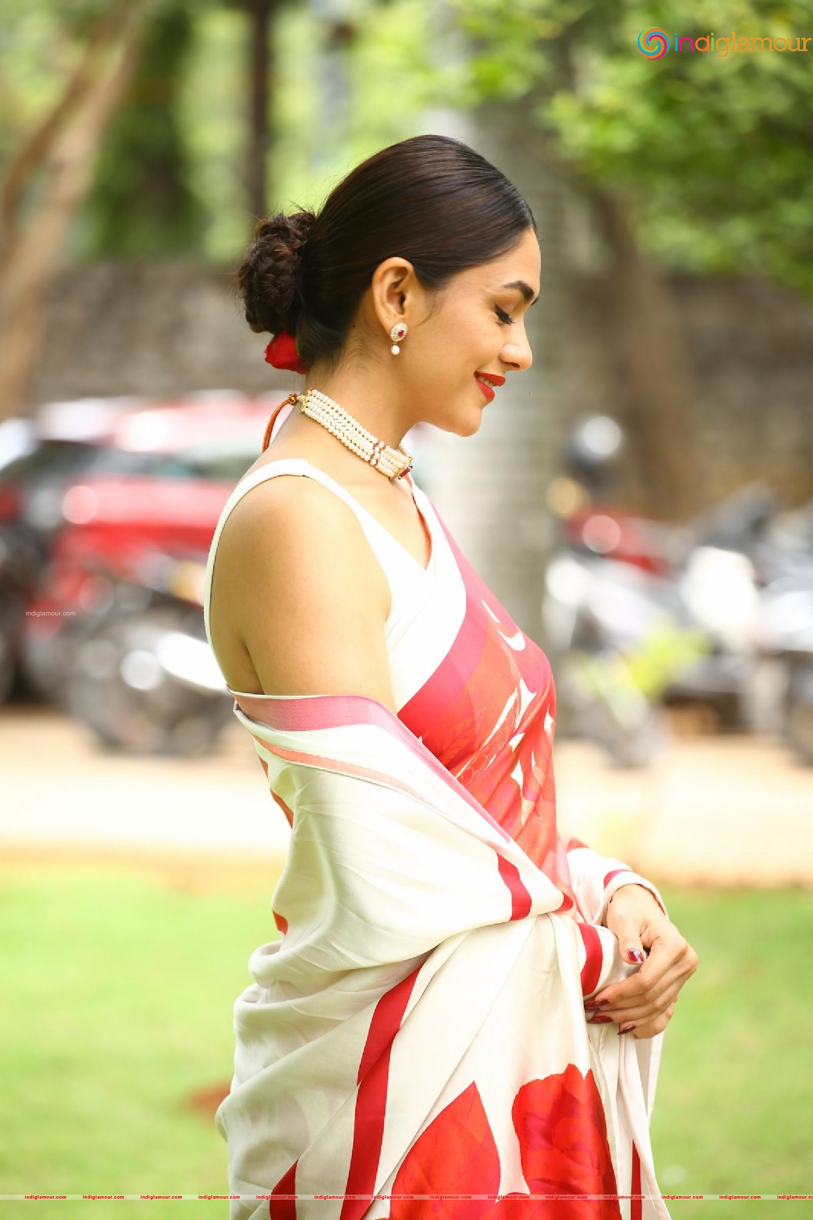 Mrunal Thakur Actress hd photo