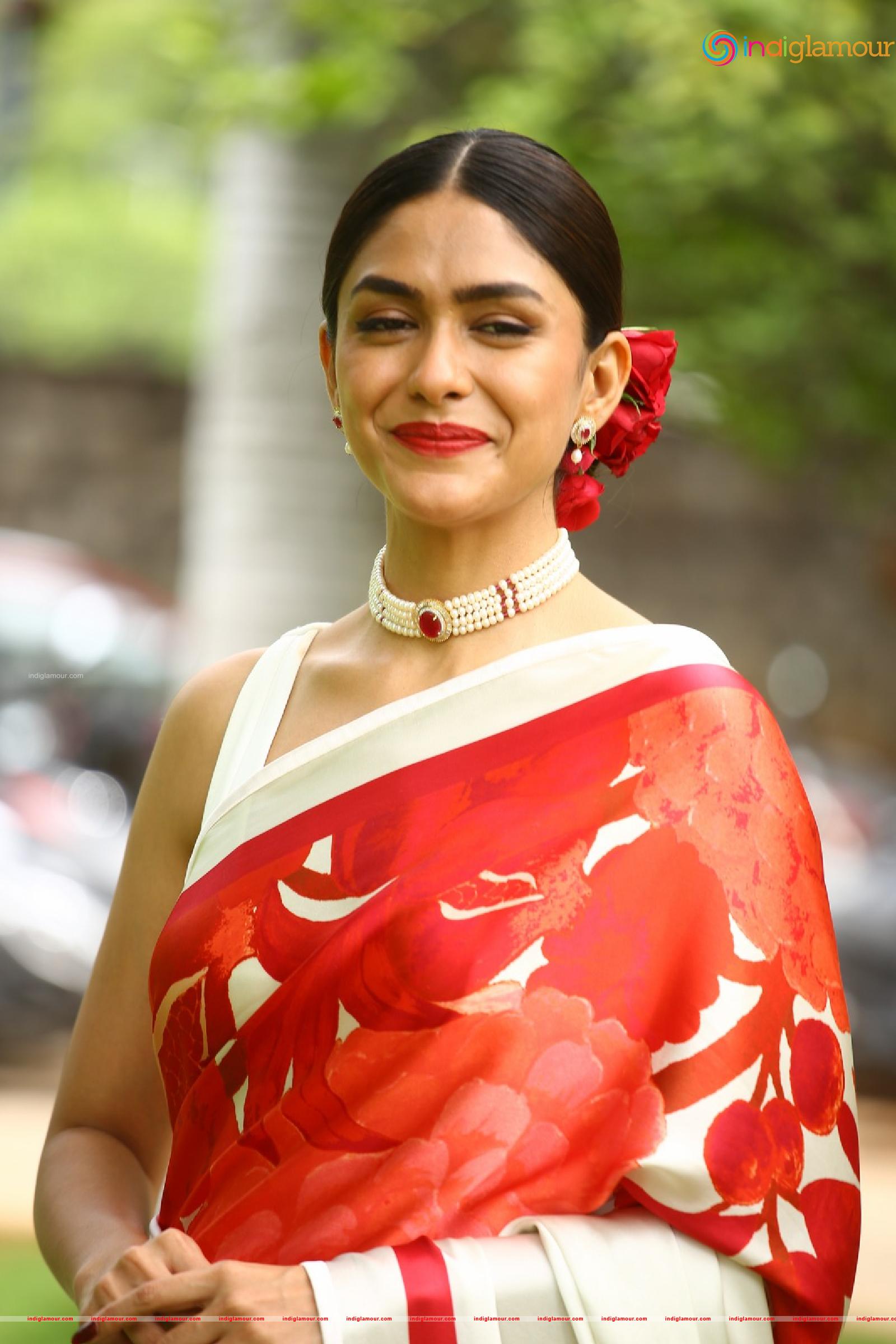 Mrunal Thakur Actress hd photo