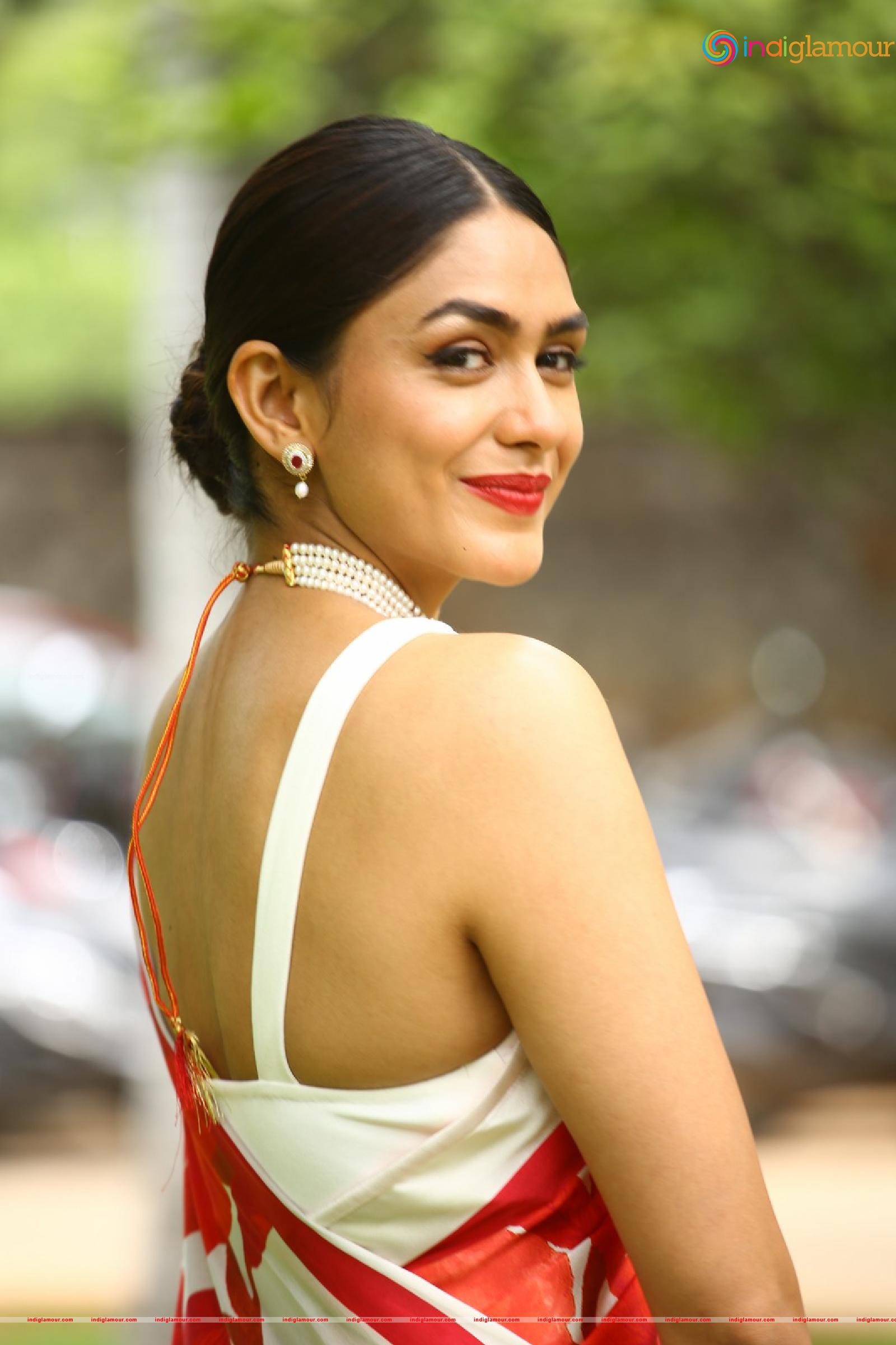 Mrunal Thakur Actress hd photo