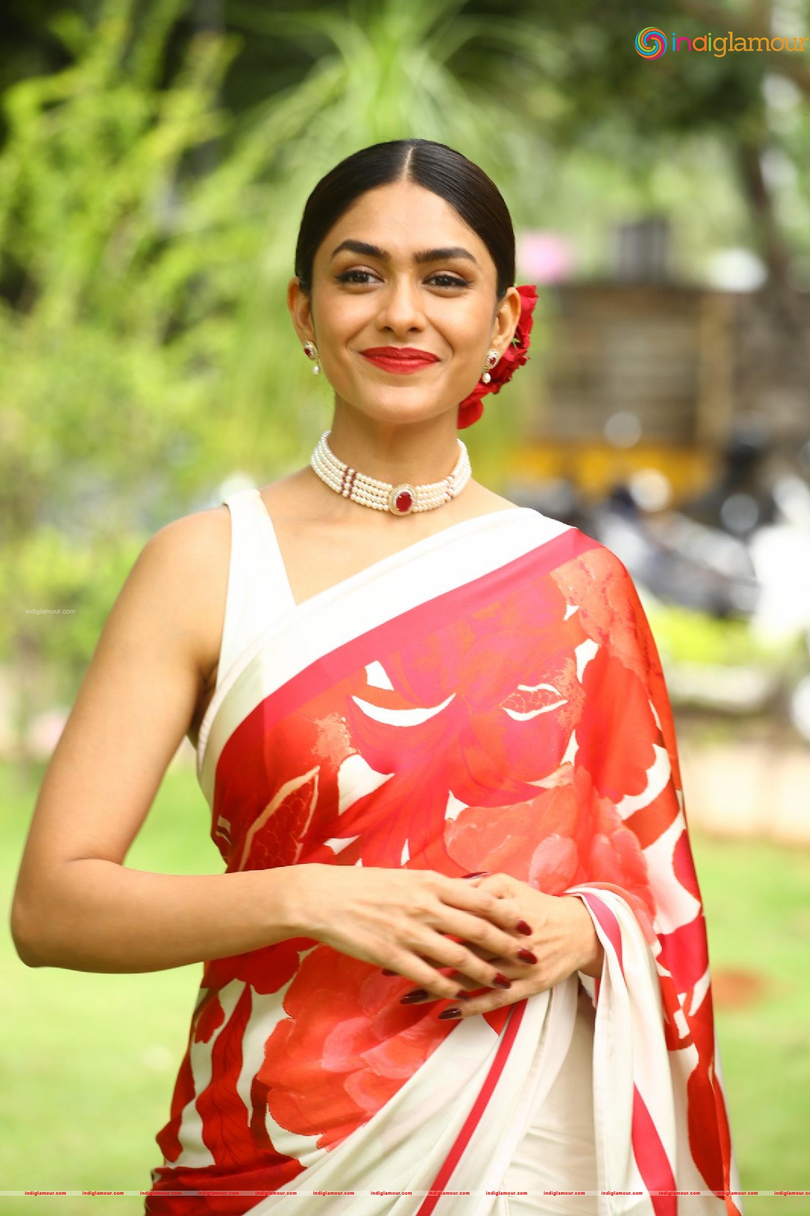 Mrunal Thakur Actress hd photo