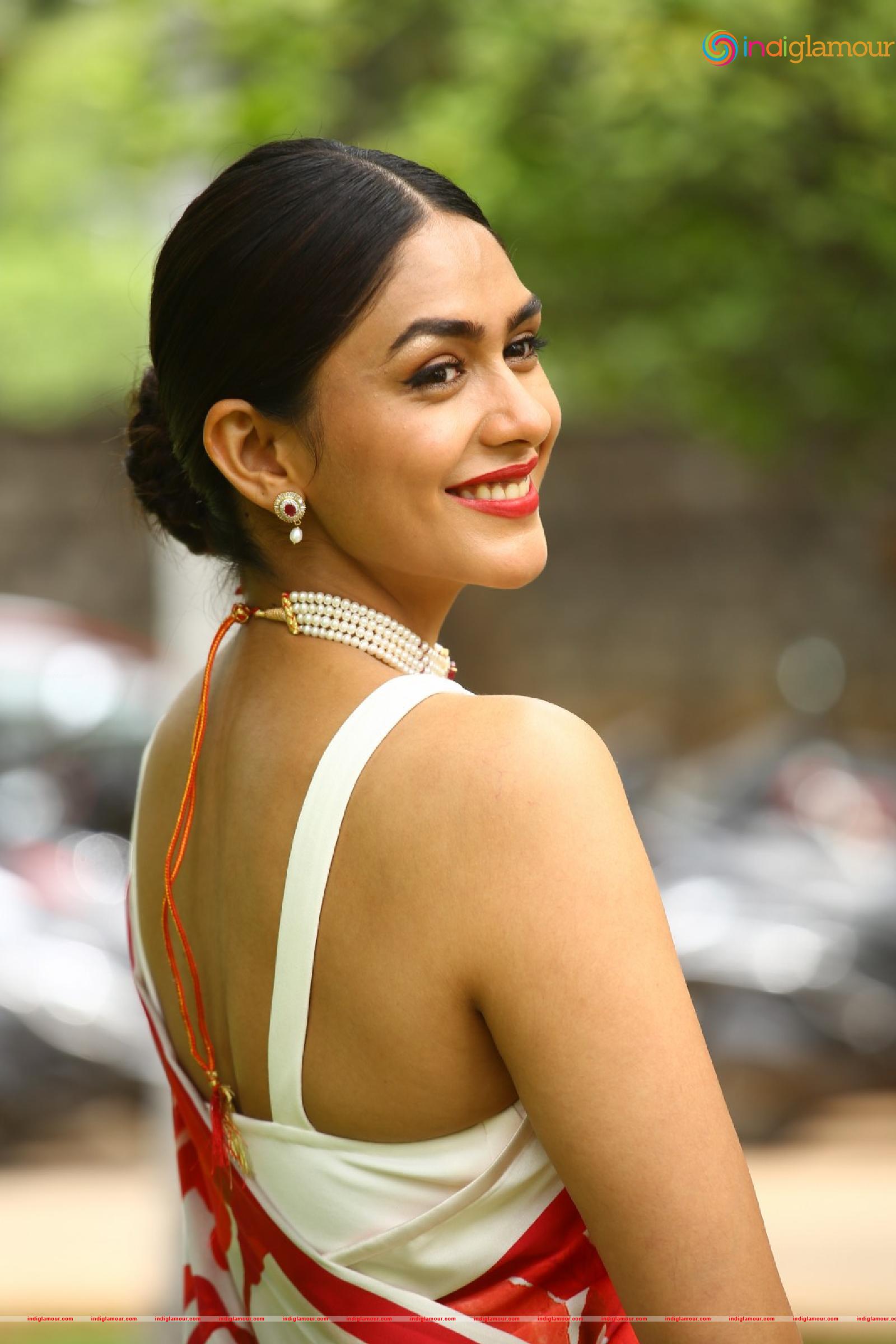 Mrunal Thakur Actress hd photo