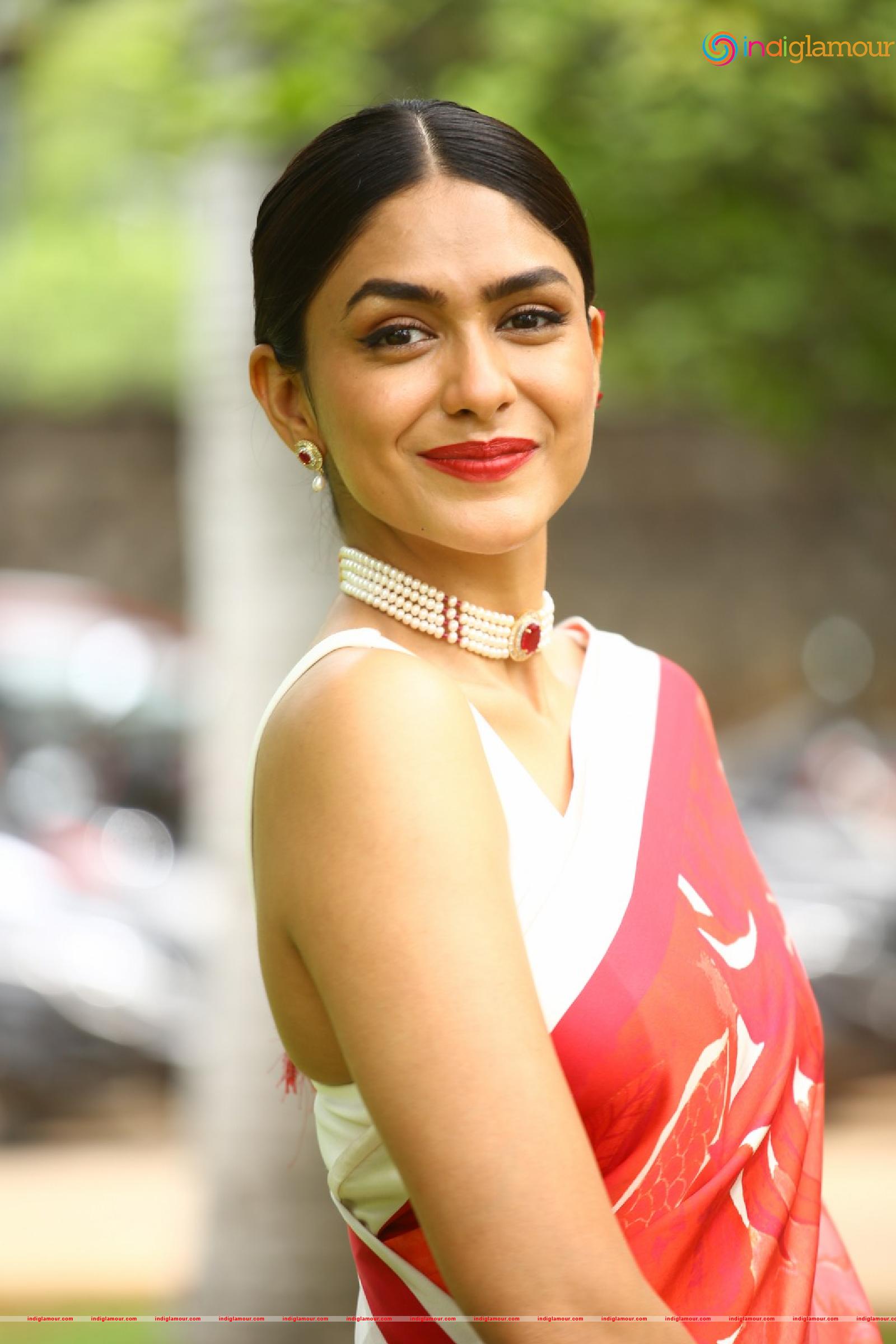 Mrunal Thakur Actress hd photo
