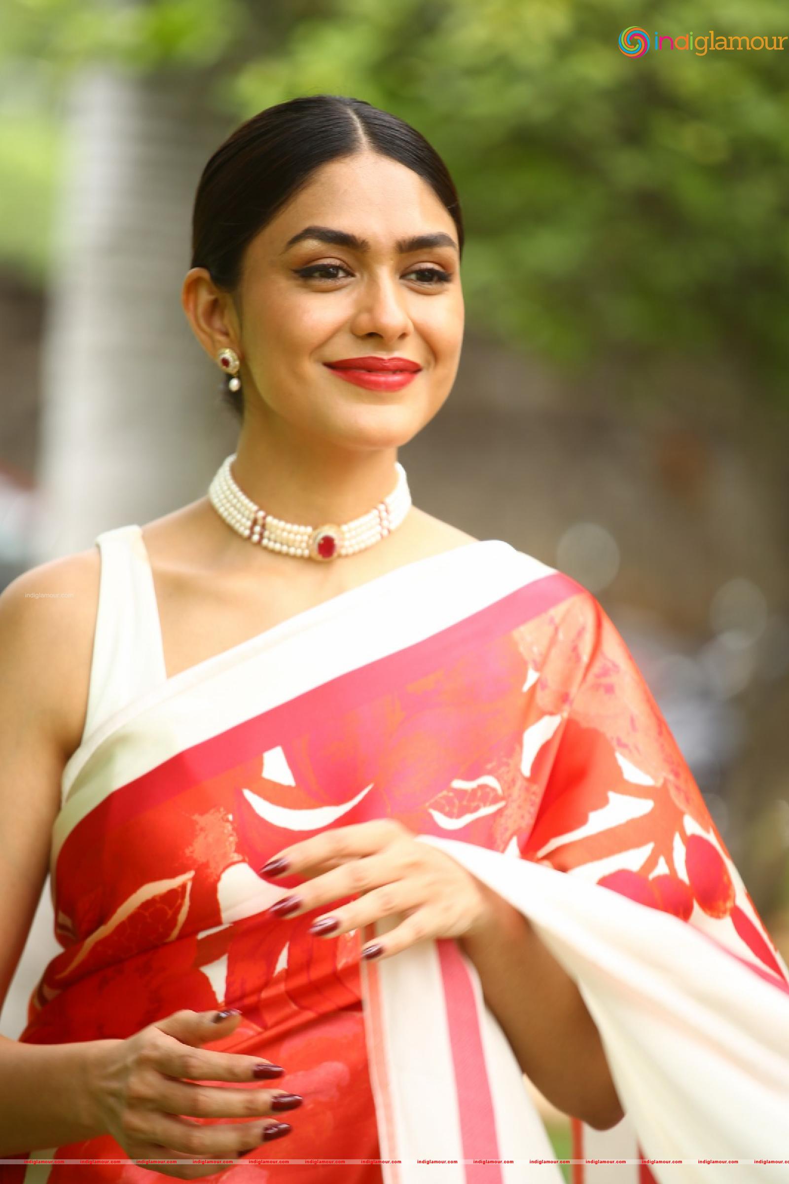 Mrunal Thakur Actress hd photo