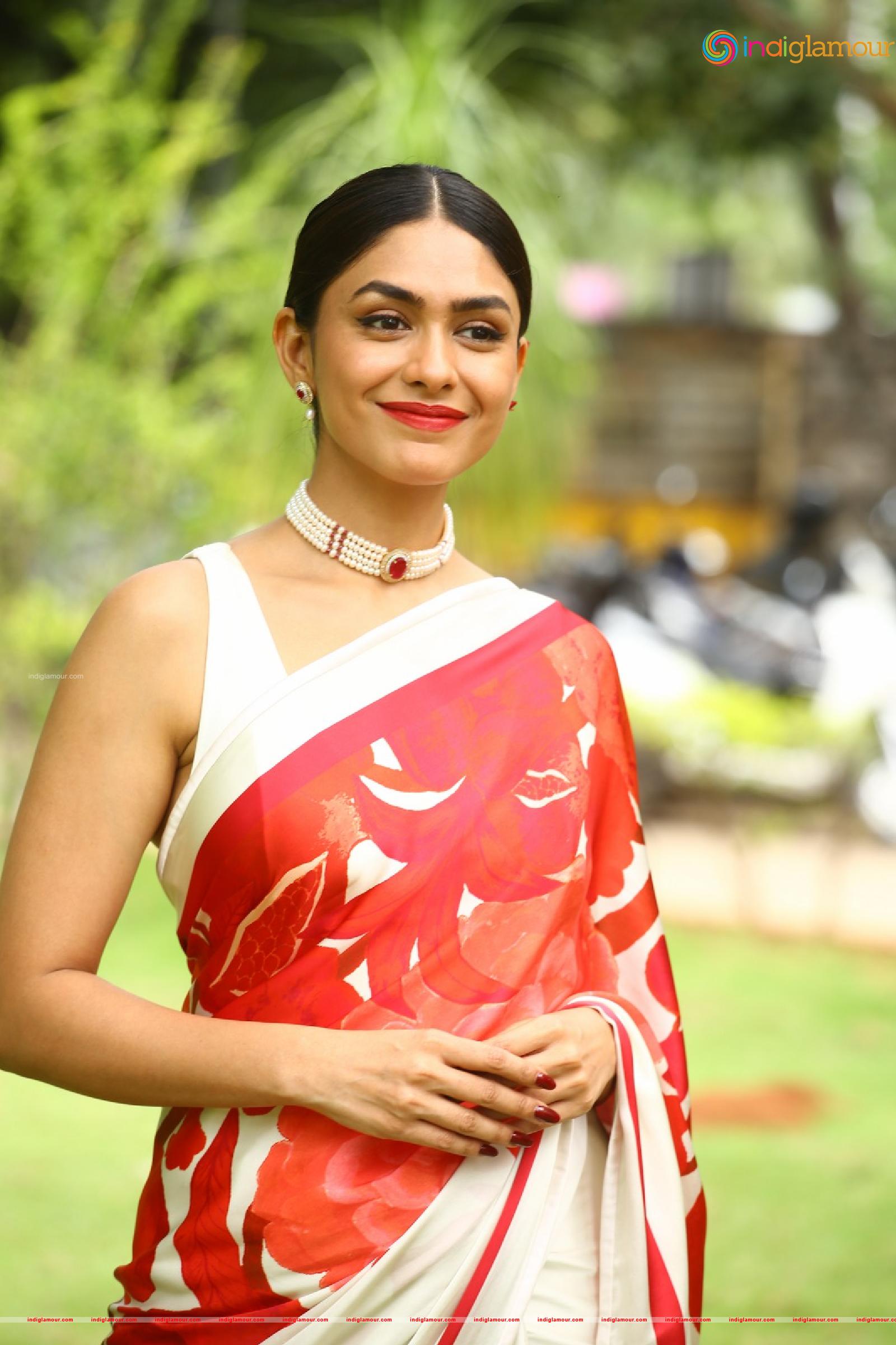 Mrunal Thakur Actress hd photo