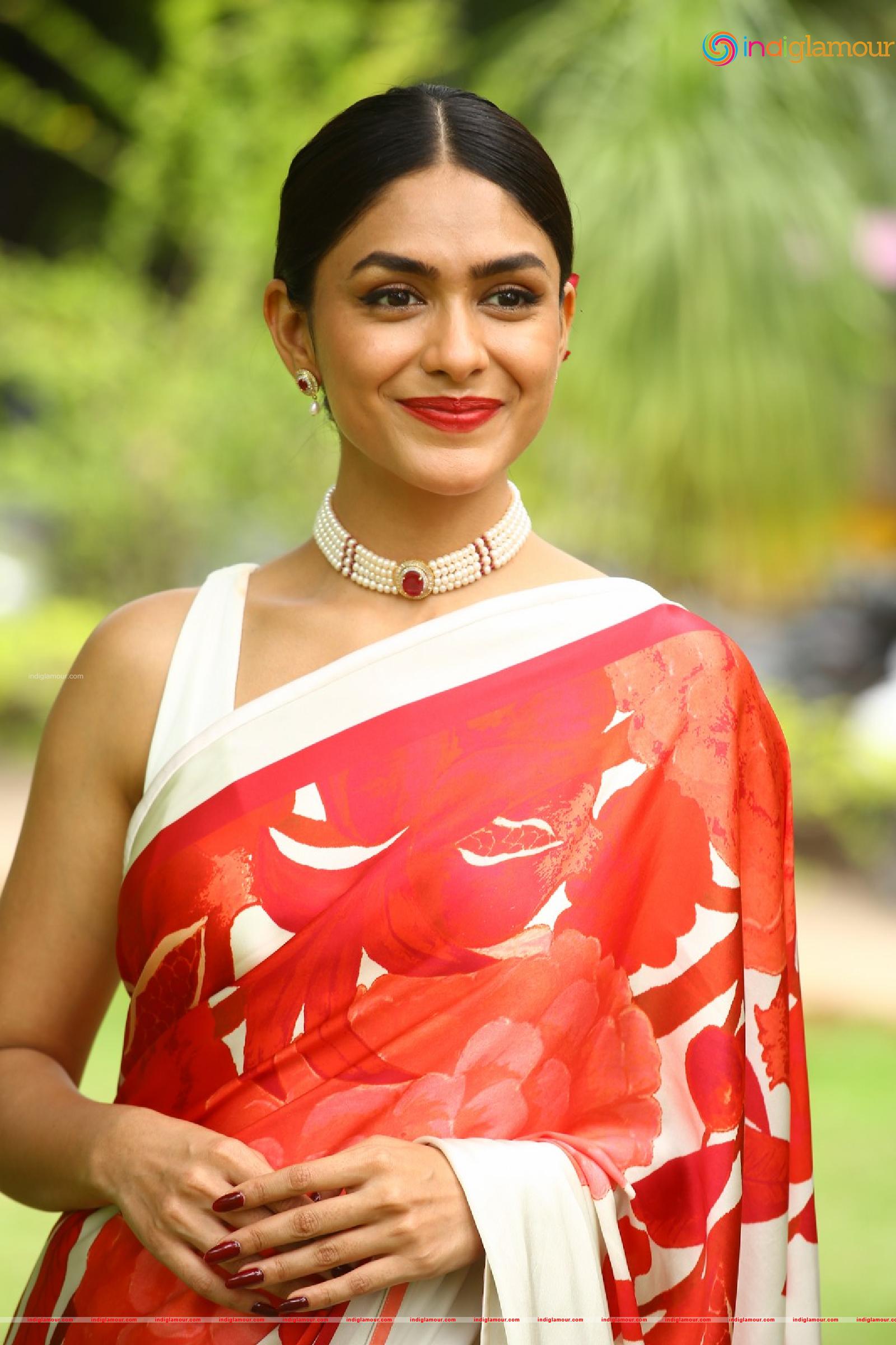 Mrunal Thakur Actress hd photo