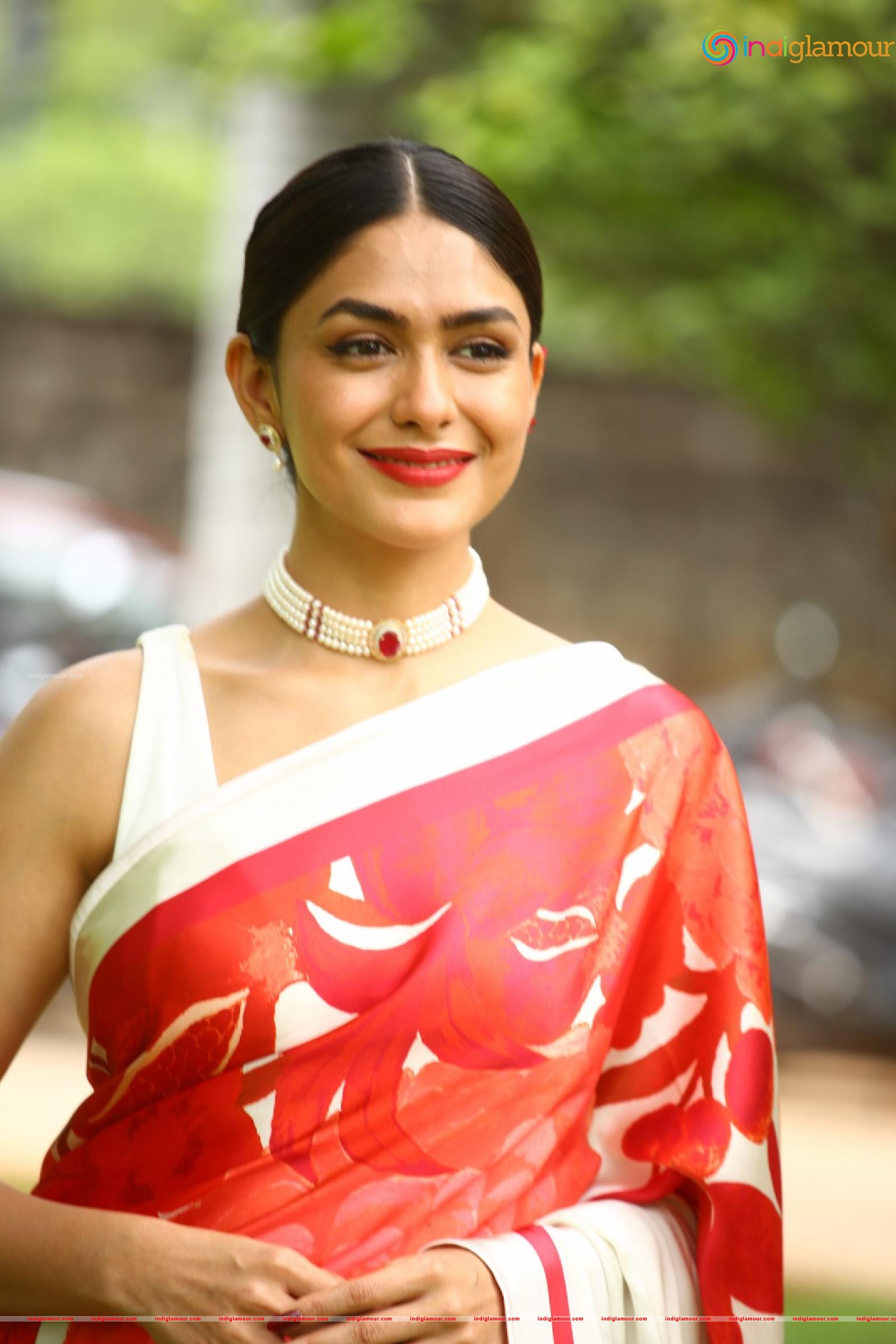 Mrunal Thakur Actress hd photo