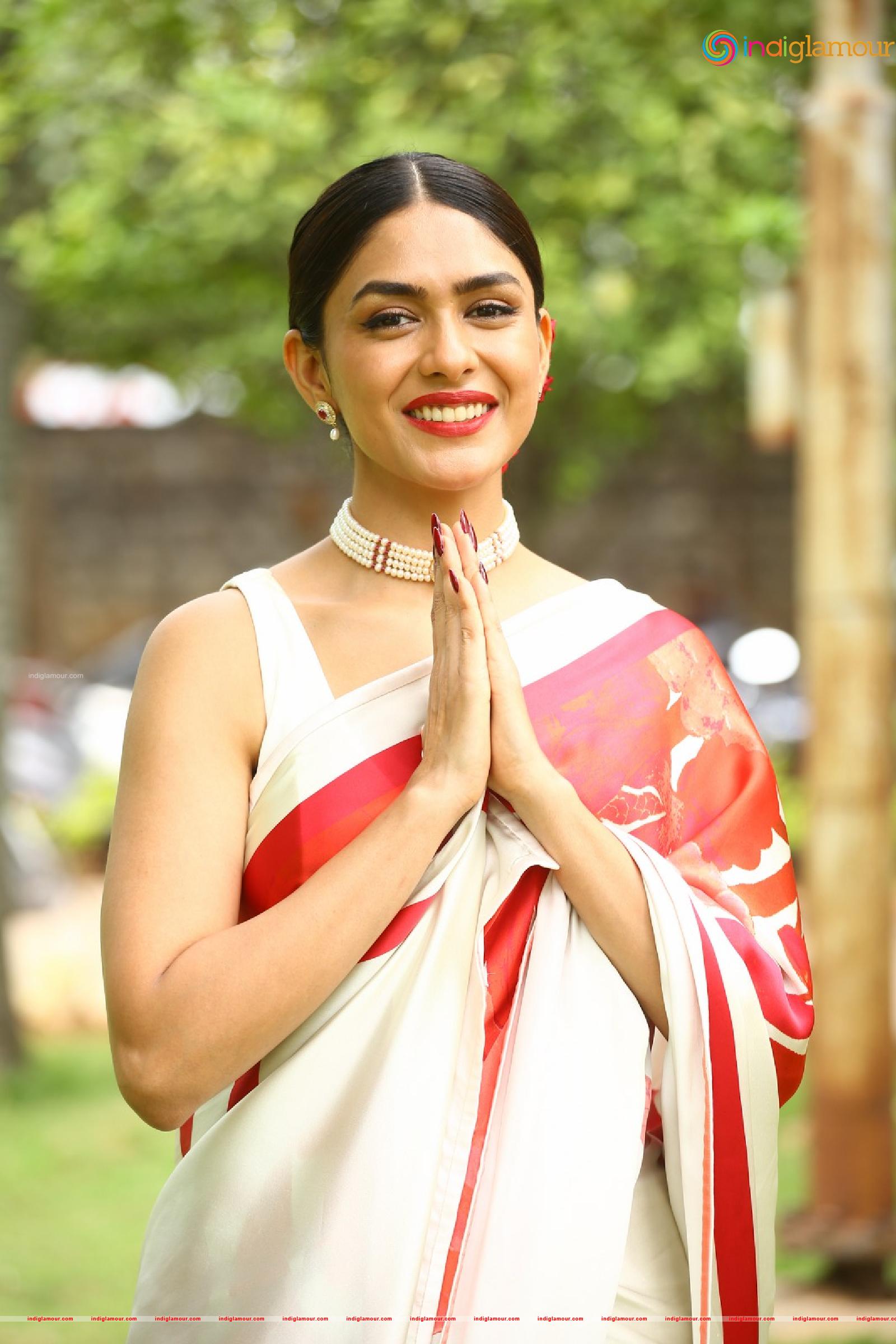 Mrunal Thakur Actress hd photo