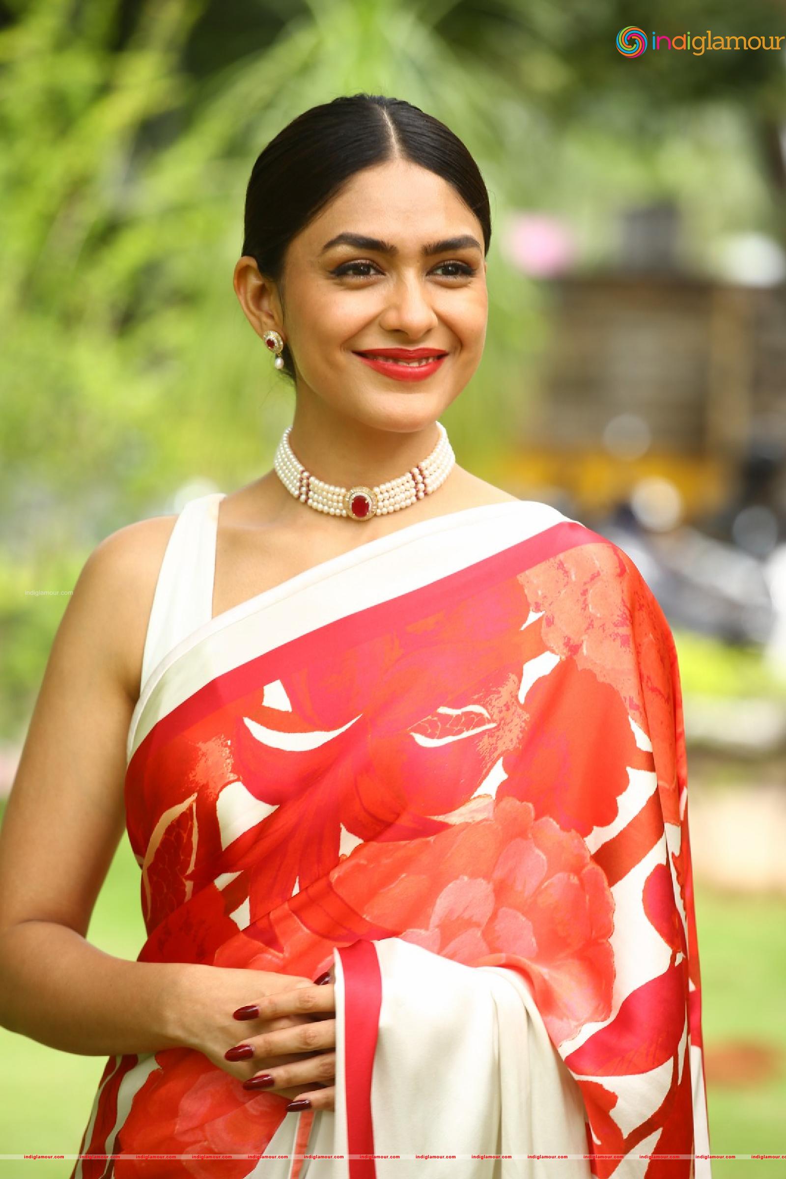Mrunal Thakur Actress hd photo